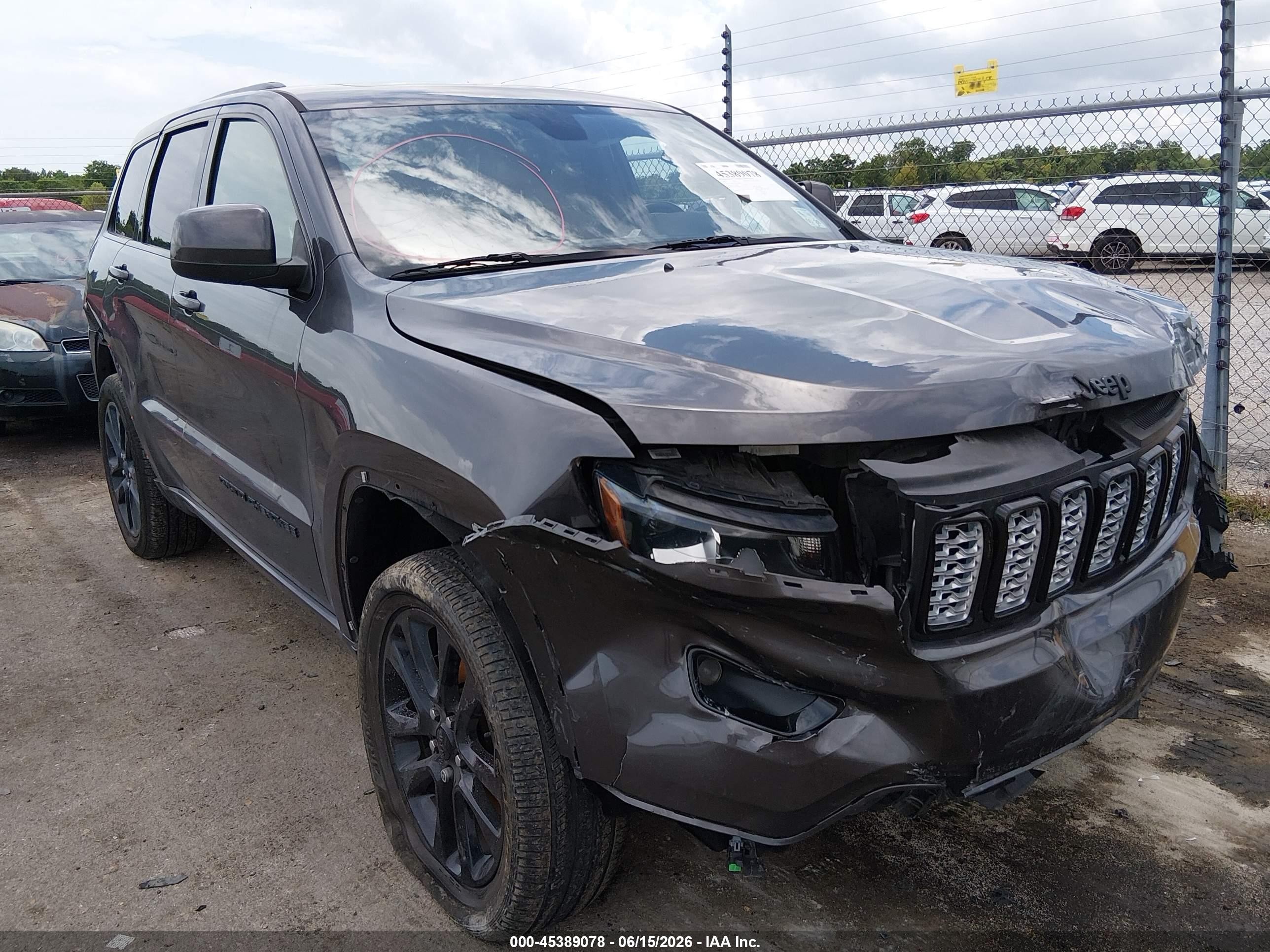 2020 Jeep Grand Cherokee Laredo E, VIN 1C4RJEAG2LC278656 — Front end