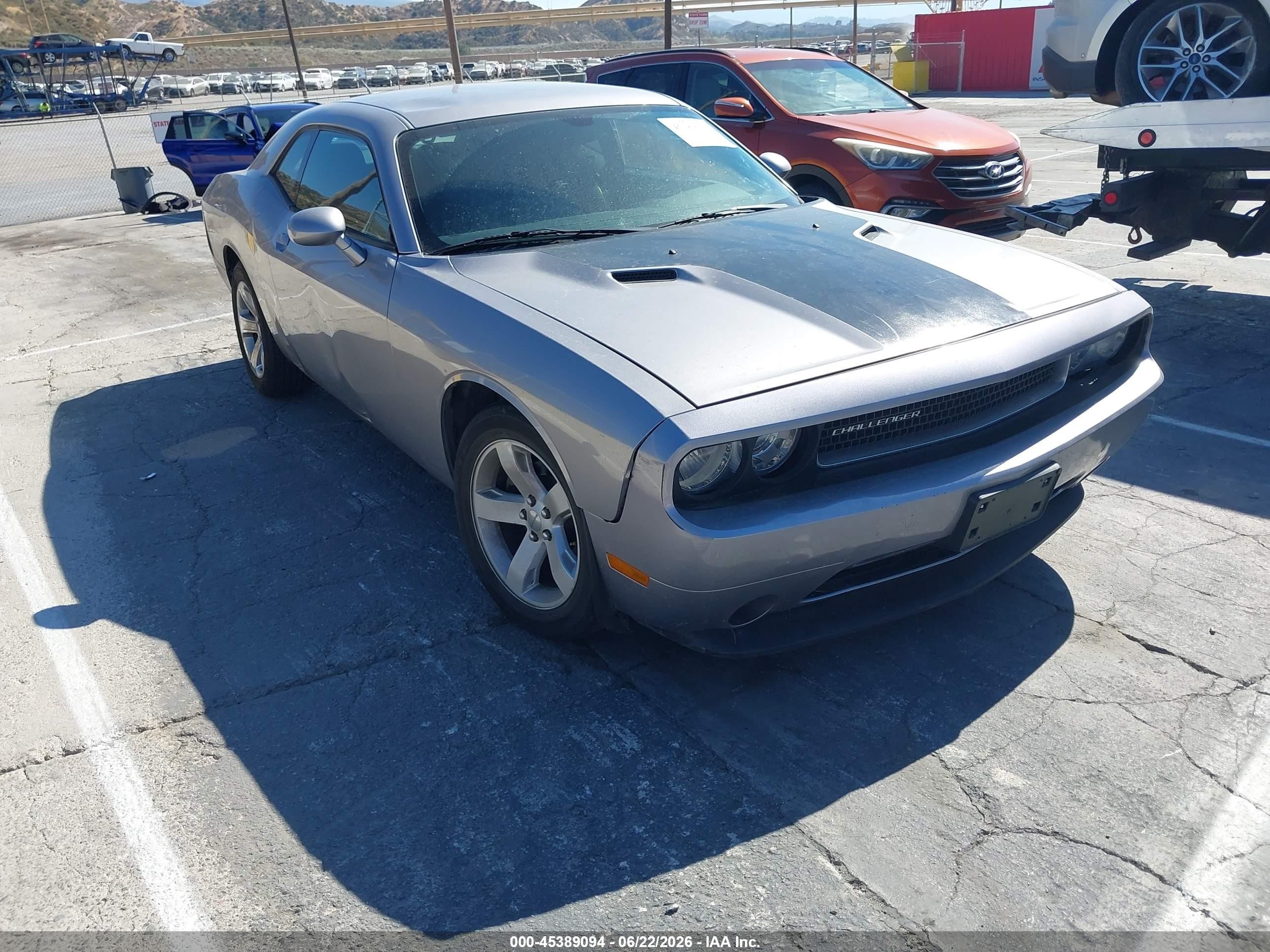 2014 Dodge Challenger SXT, VIN 2C3CDYAG4EH101996 — Side