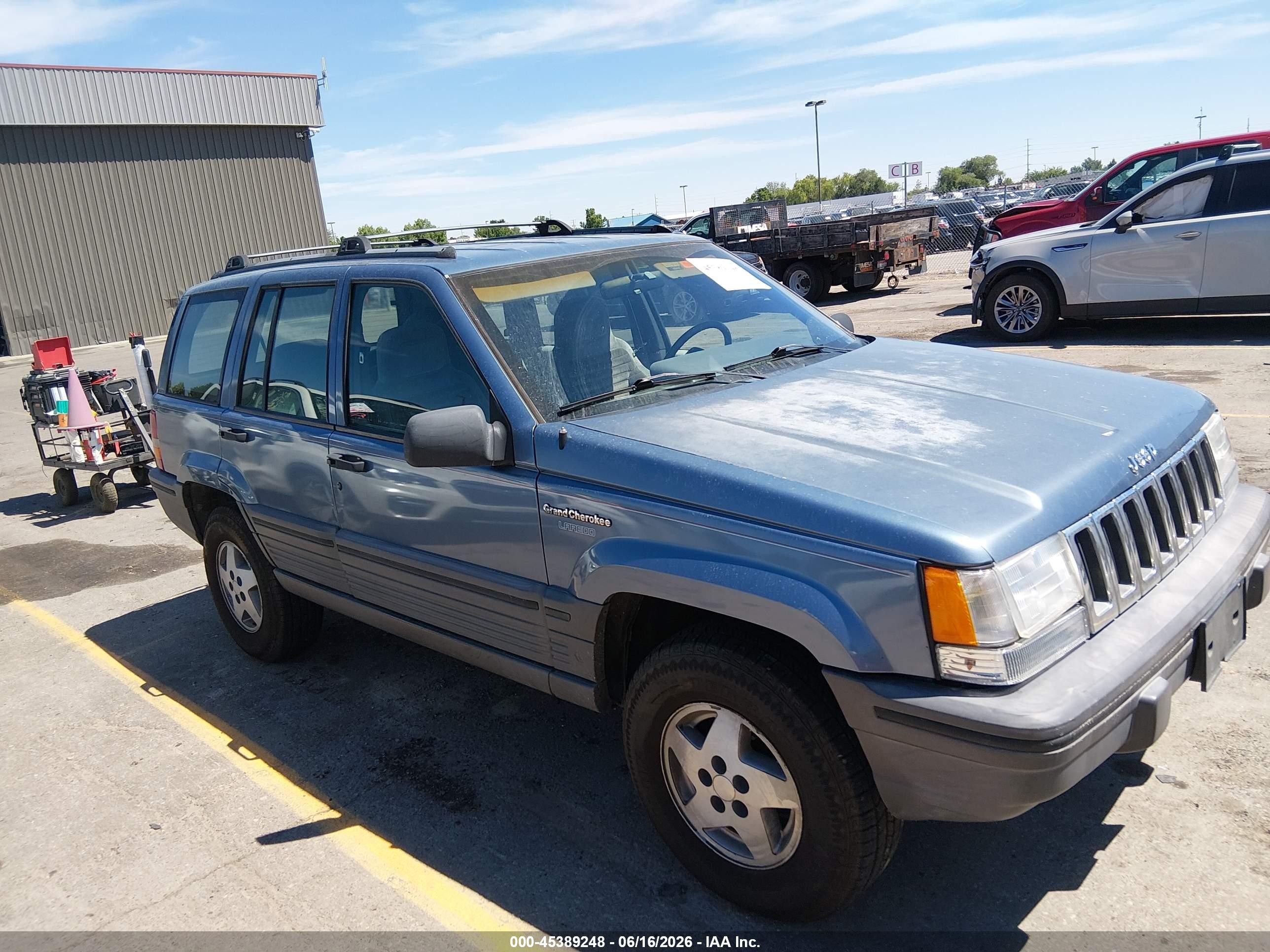 1995 Jeep Grand Cherokee Laredo, VIN 1J4GZ58Y8SC744419 — Normal wear