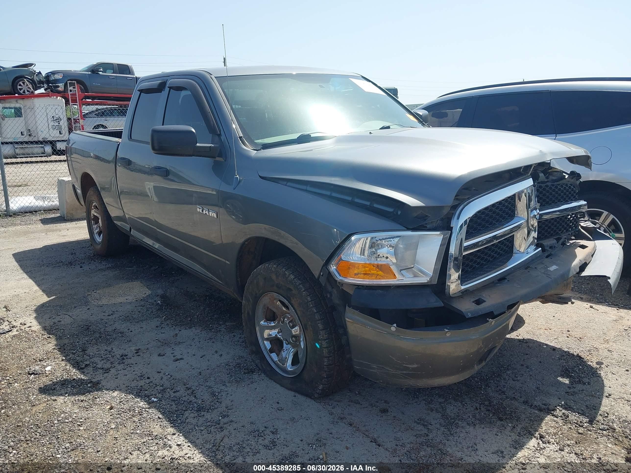 2009 Dodge 1500 SLT, VIN 1D3HV18P09S765150 — Перед