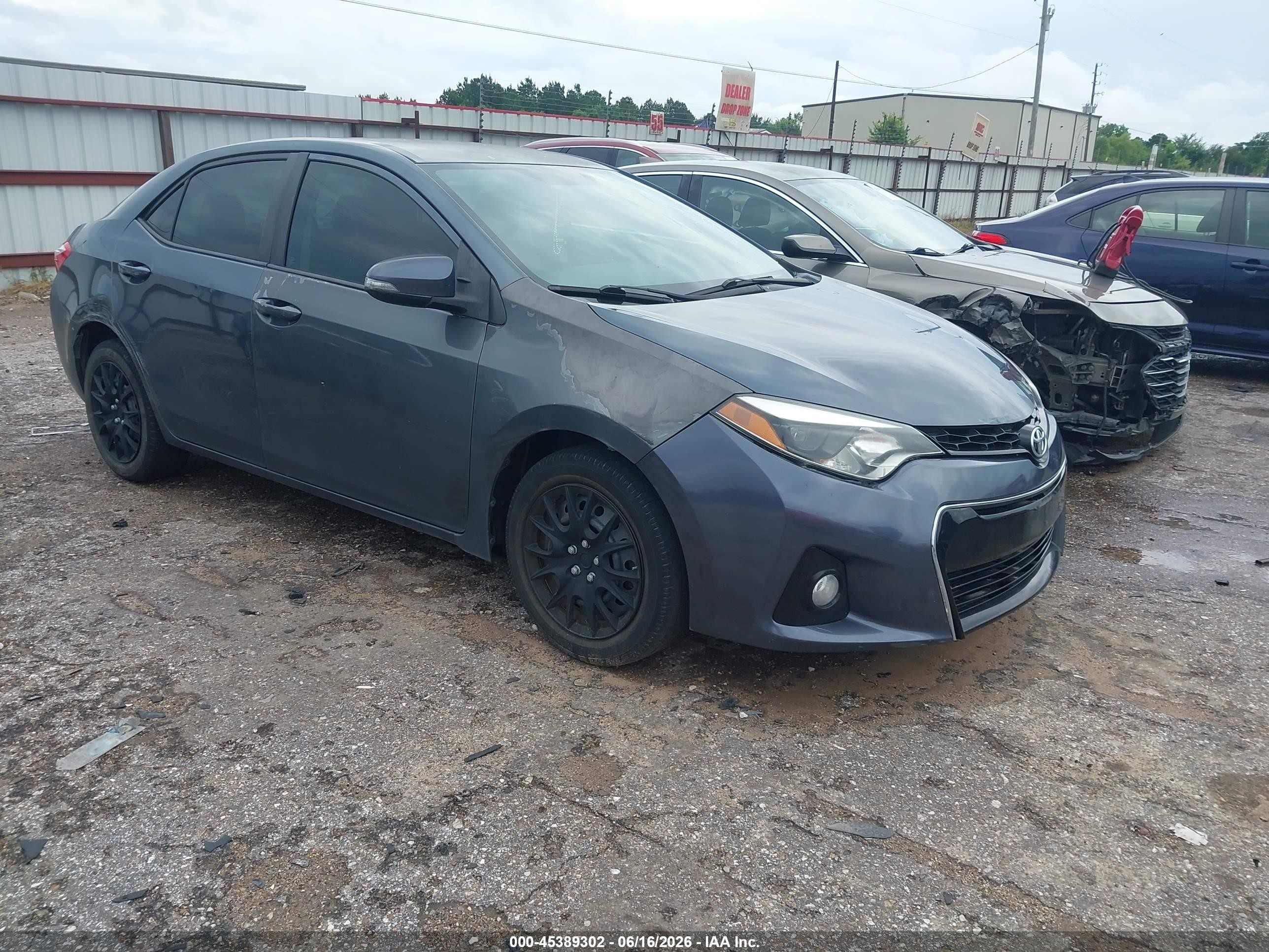 2014 Toyota Corolla S Plus, VIN 5YFBURHE3EP135116 — Normal wear