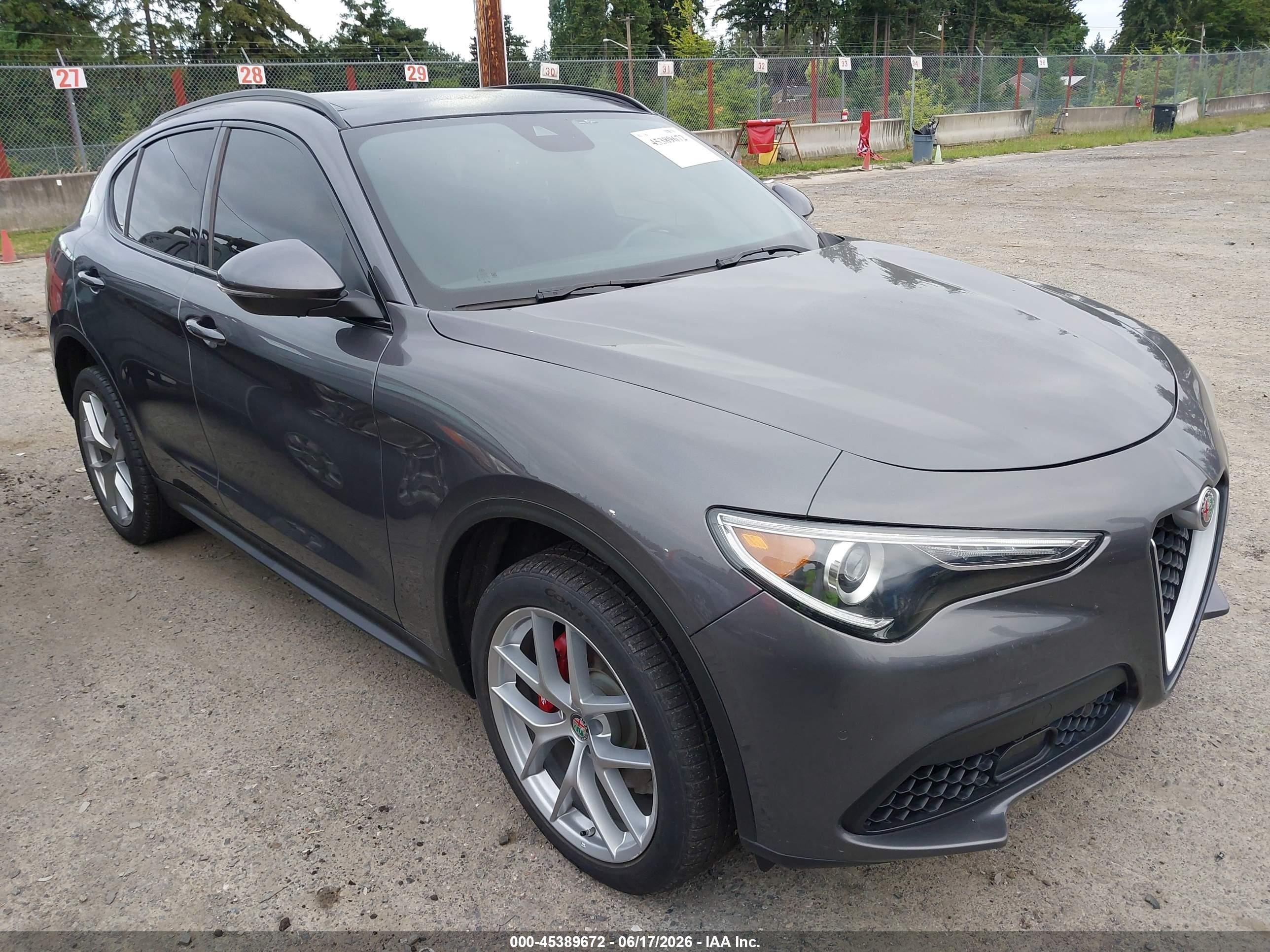 2018 Alfa Romeo Stelvio Ti Sport, VIN ZASFAKNNXJ7B98948 — Normal wear