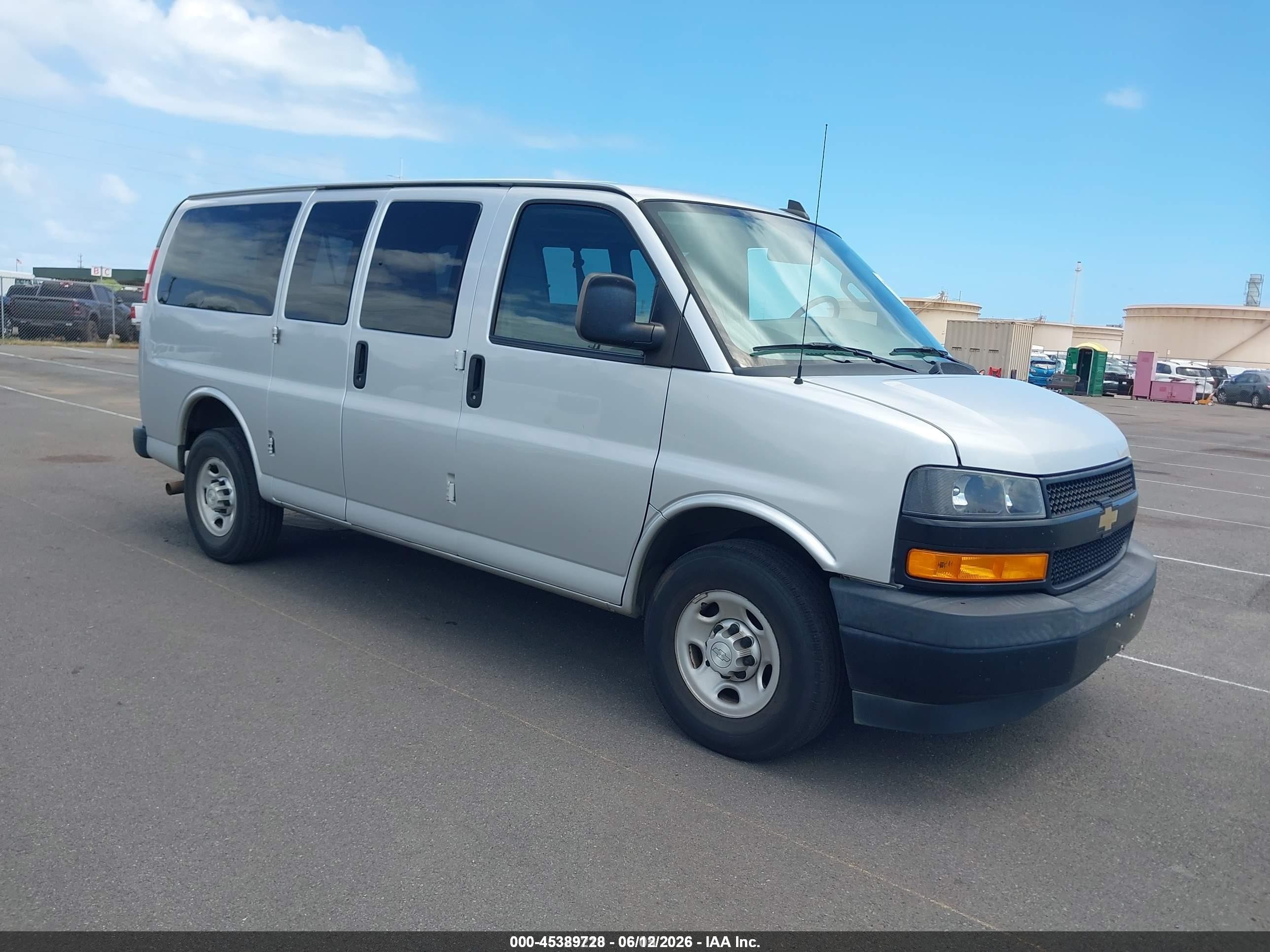 2018 Chevrolet Express Passenger LS, VIN 1GAWGEFG6J1302047 — Normal wear