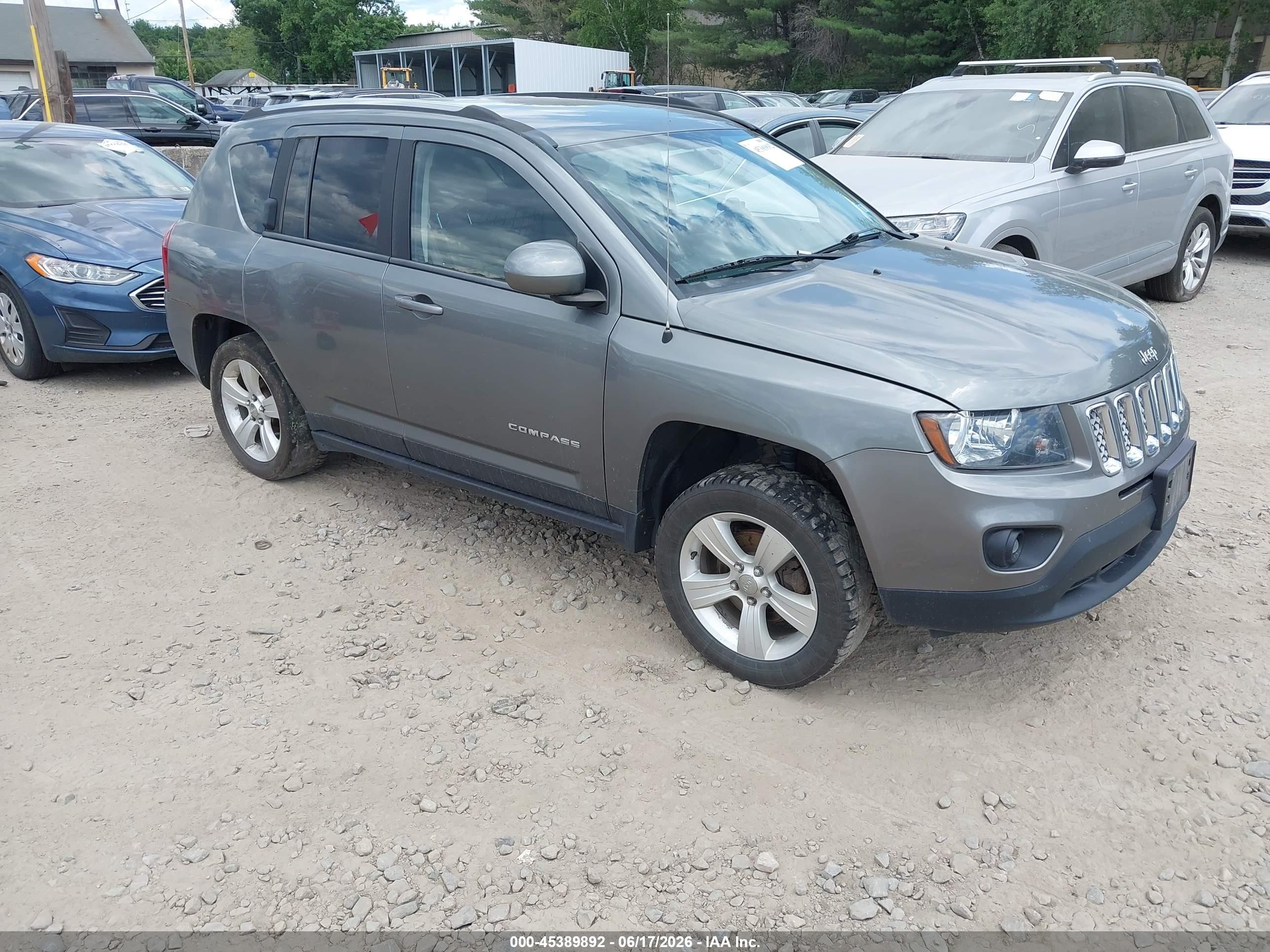2014 Jeep Compass Latitude, VIN 1C4NJDEB8ED501285 — Normal wear