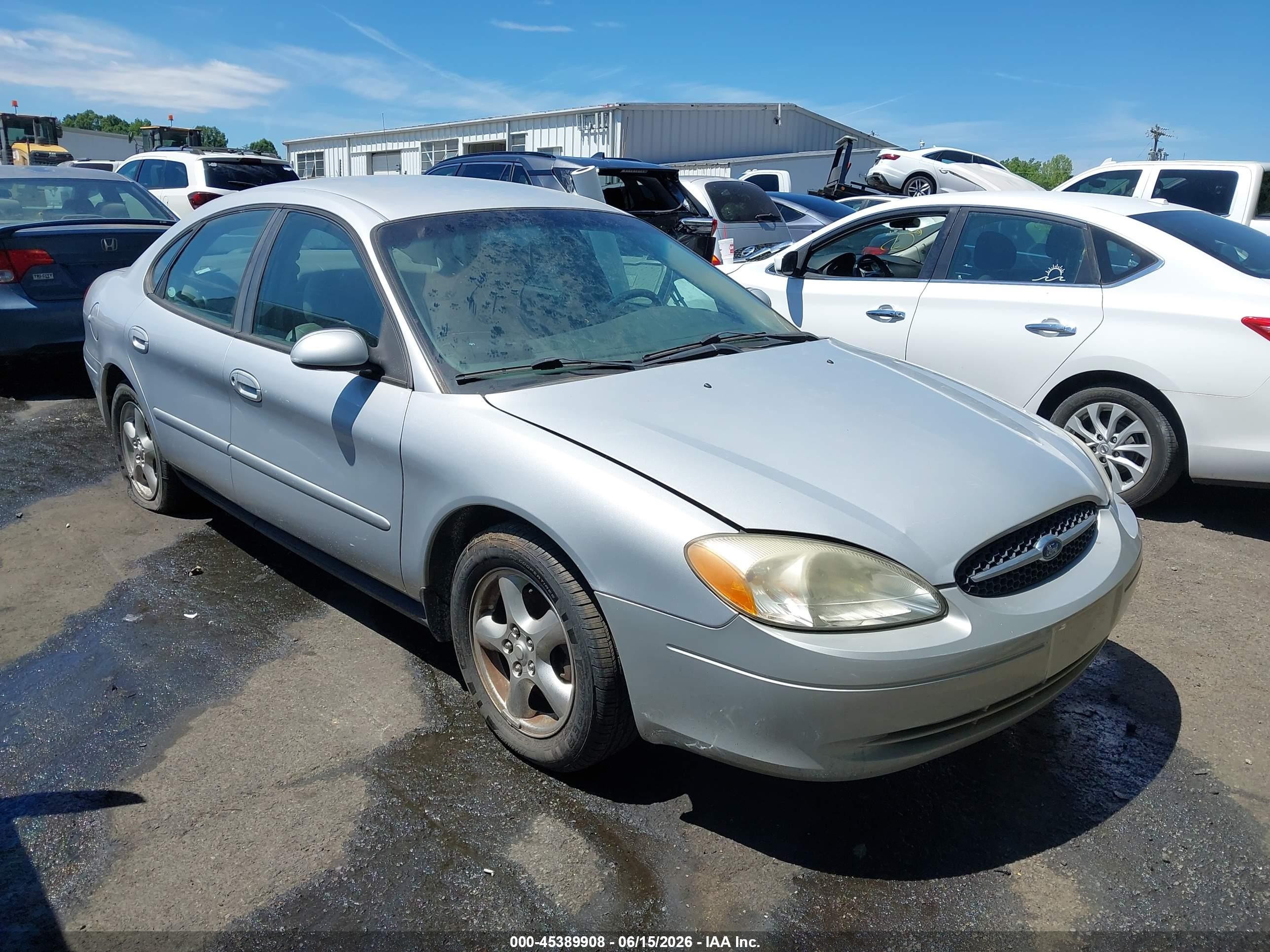 2002 Ford Taurus SES Standard, VIN 1FAFP55U02A256785 — Normal wear
