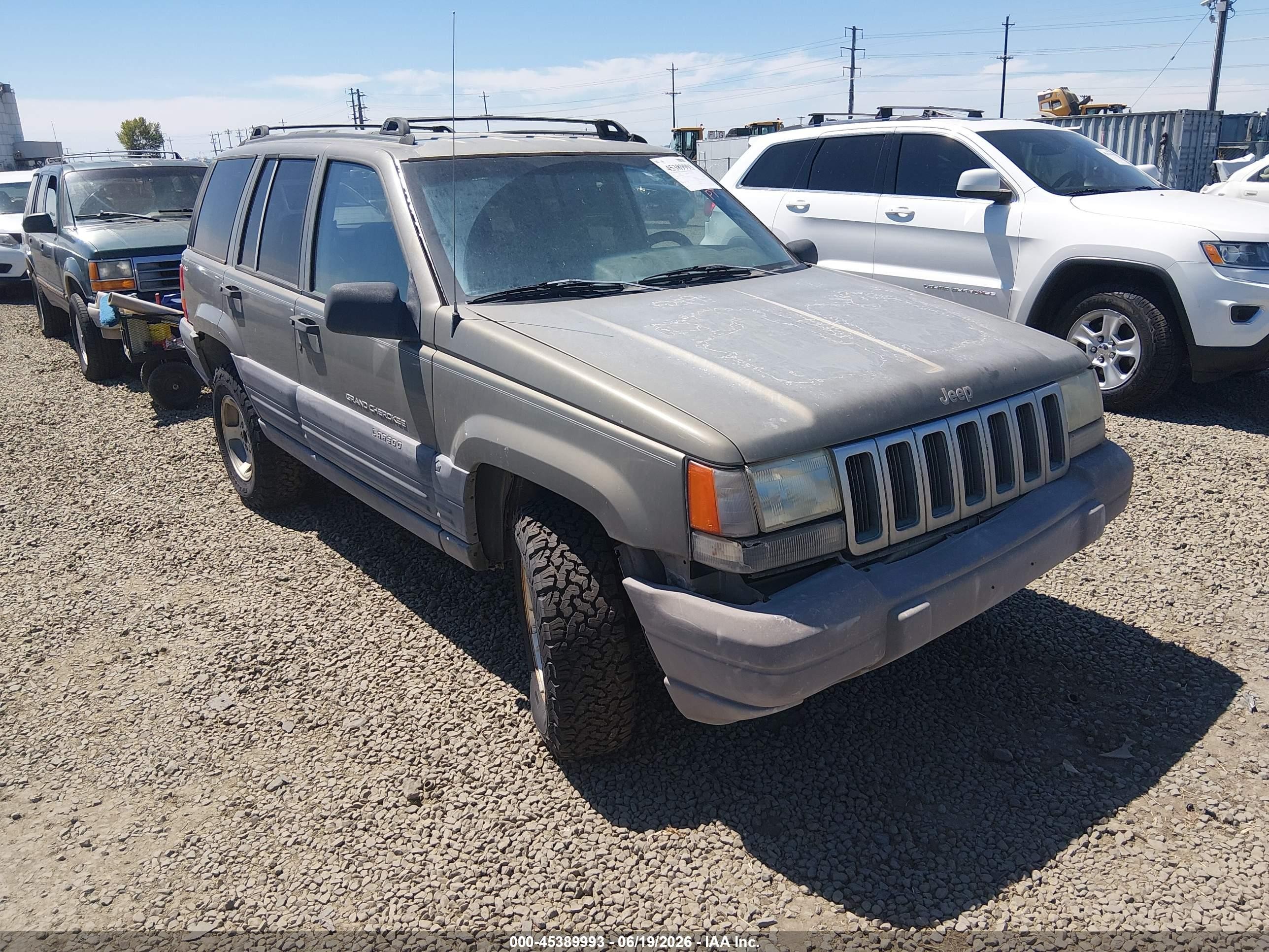 1998 Jeep Grand Cherokee Laredo, VIN 1J4GZ58S4WC368433 — Normal wear