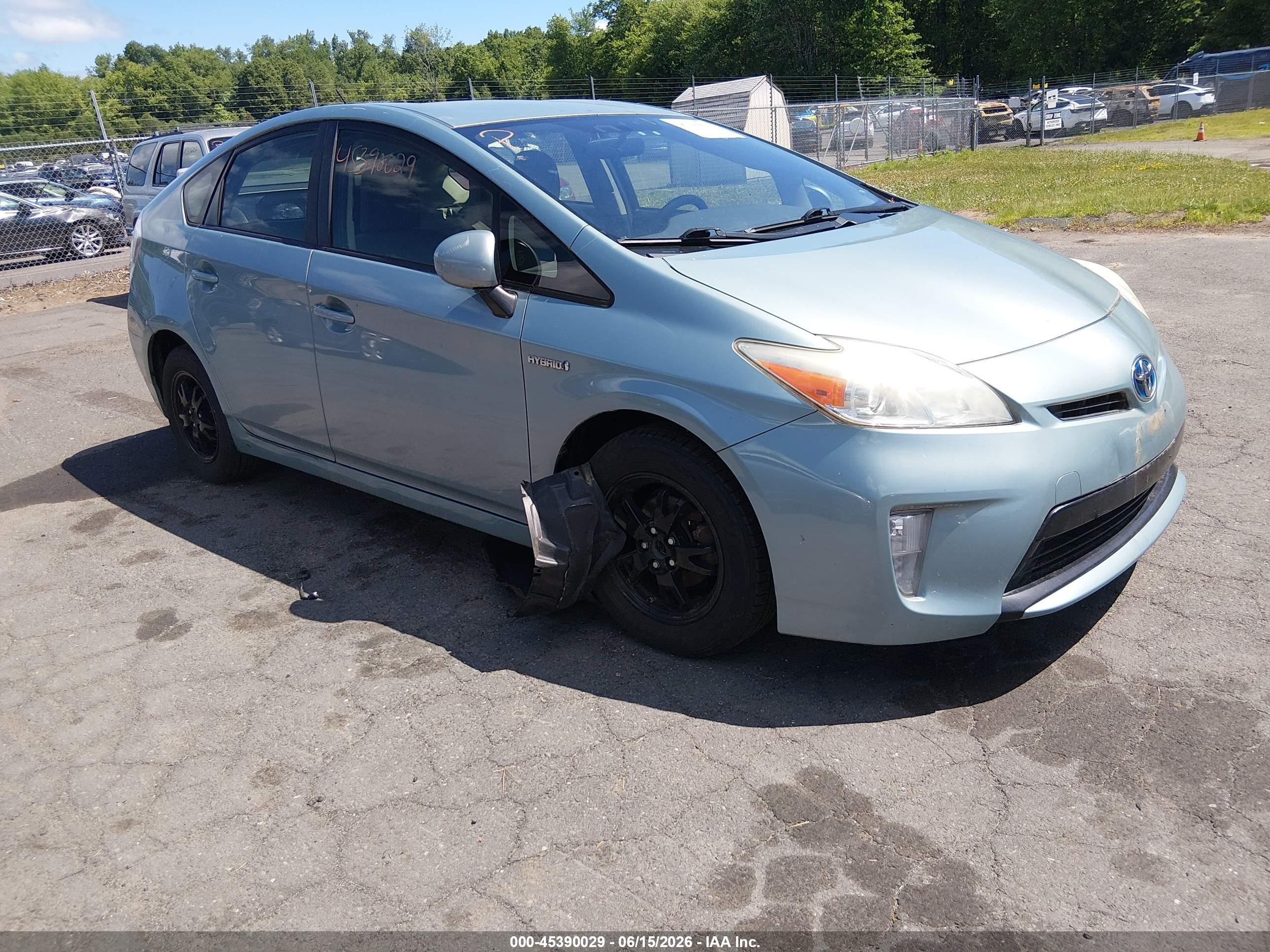 2014 Toyota Prius Three, VIN JTDKN3DU8E1745704 — Normal wear