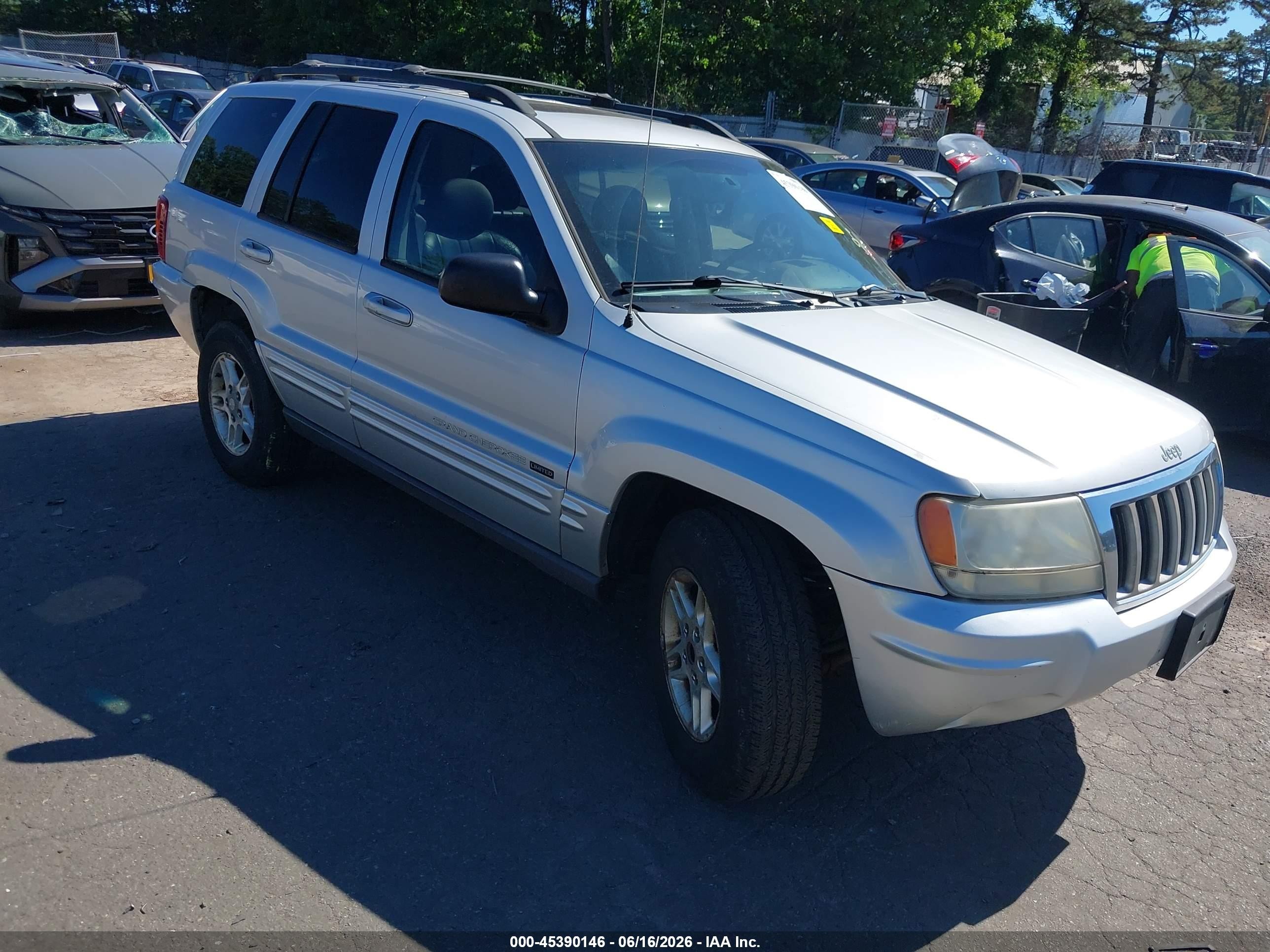 2004 Jeep Grand Cherokee Limited, VIN 1J4GW58S14C174271 — Rear end