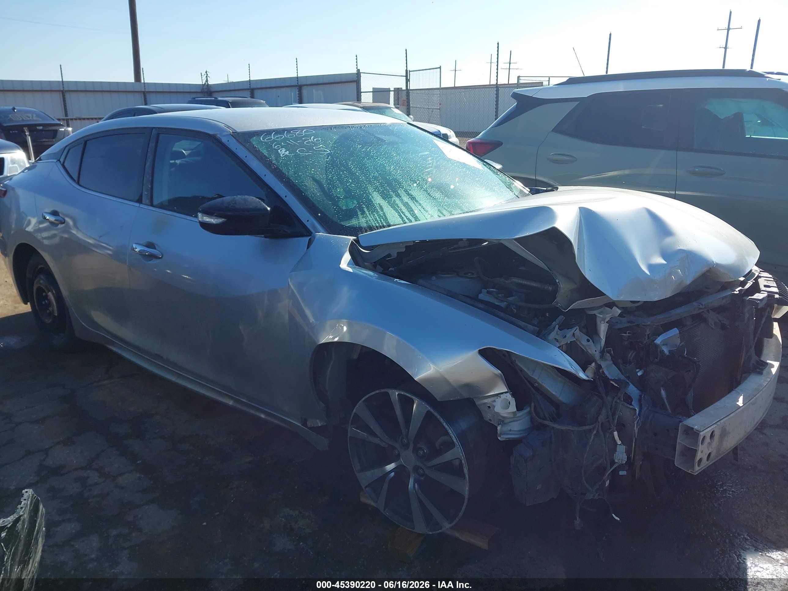2017 Nissan Maxima SV, VIN 1N4AA6AP2HC424411 — Front end