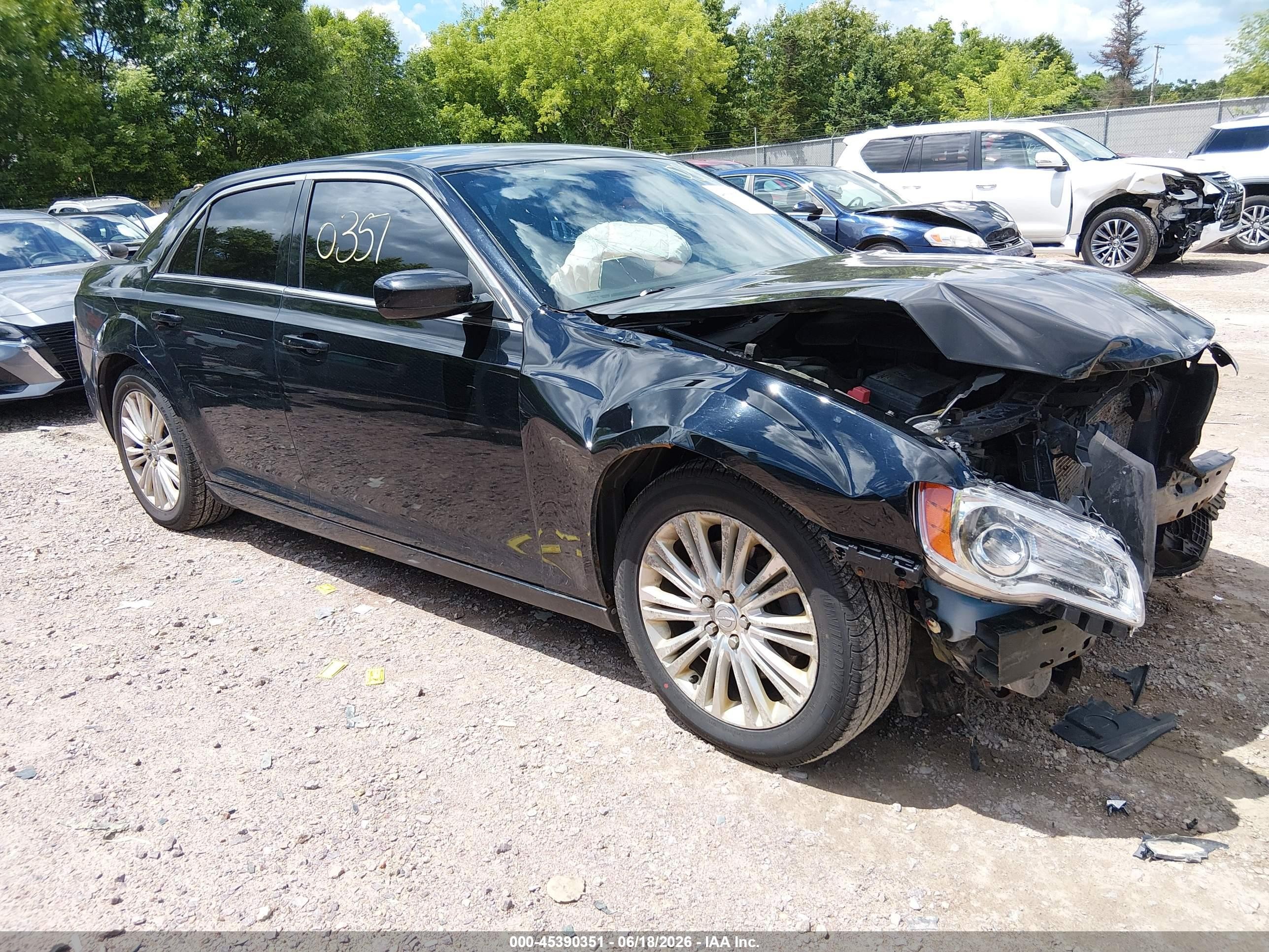 2013 Chrysler 300, VIN 2C3CCARG1DH577958 — Перед