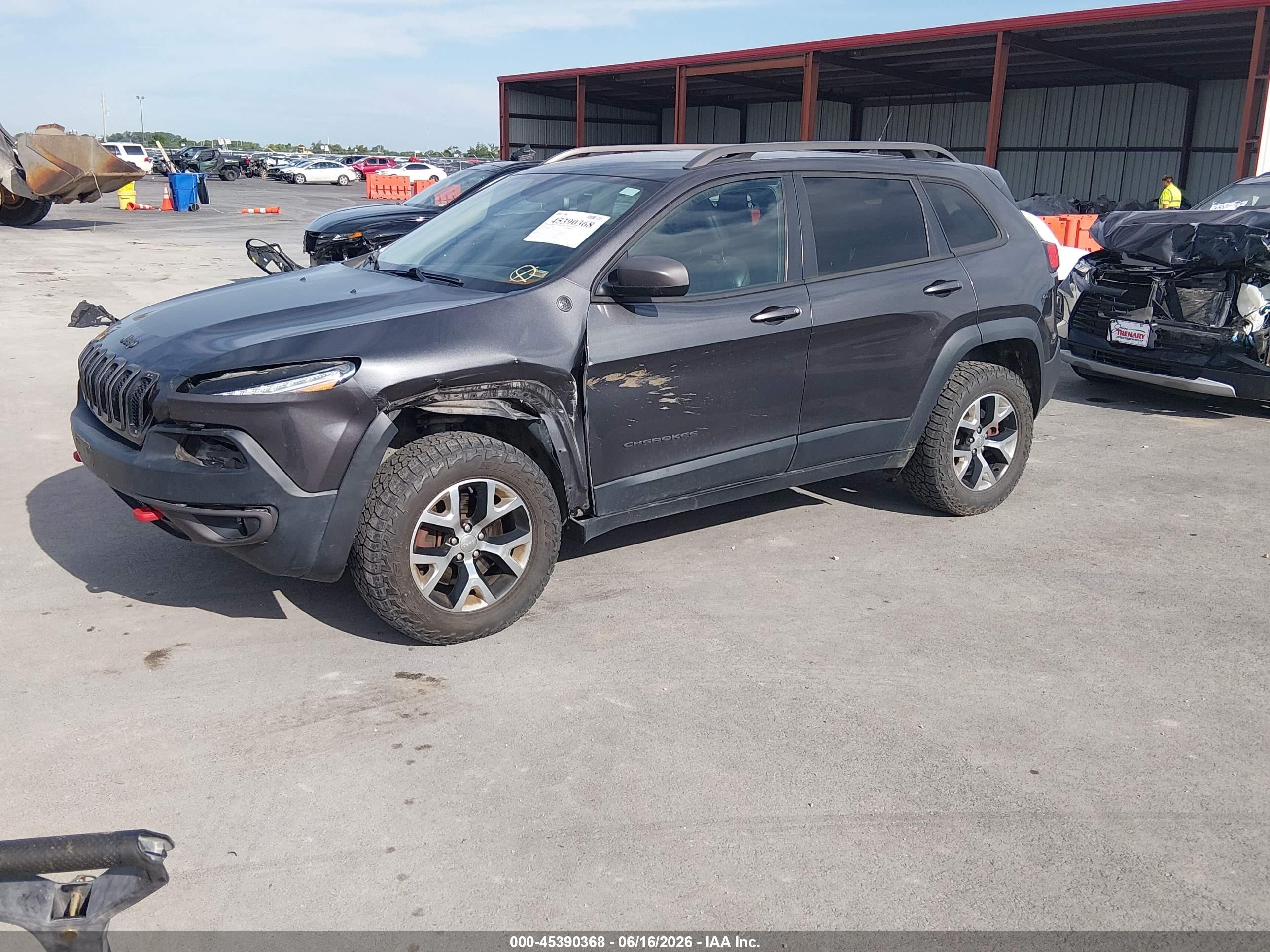 2015 Jeep Cherokee Trailhawk, VIN 1C4PJMBS0FW751025 — Front end