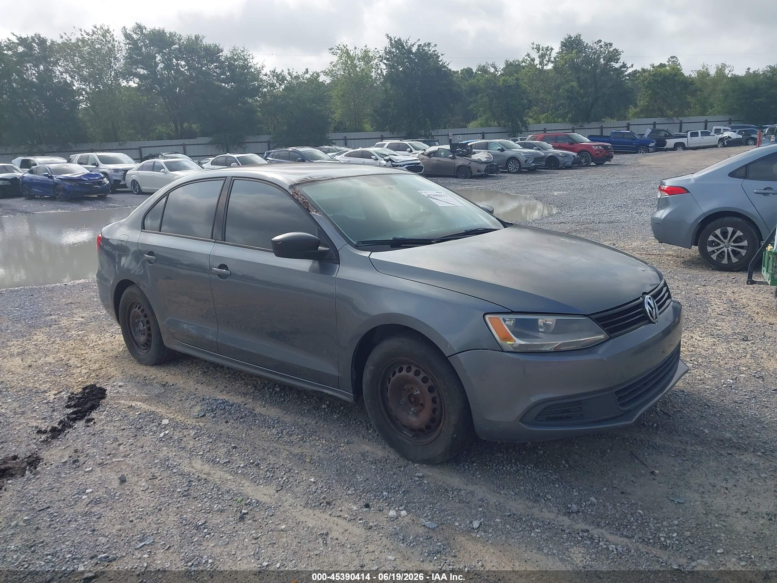 2014 Volkswagen Jetta S, VIN 3VW2K7AJ7EM257709 — Normal wear