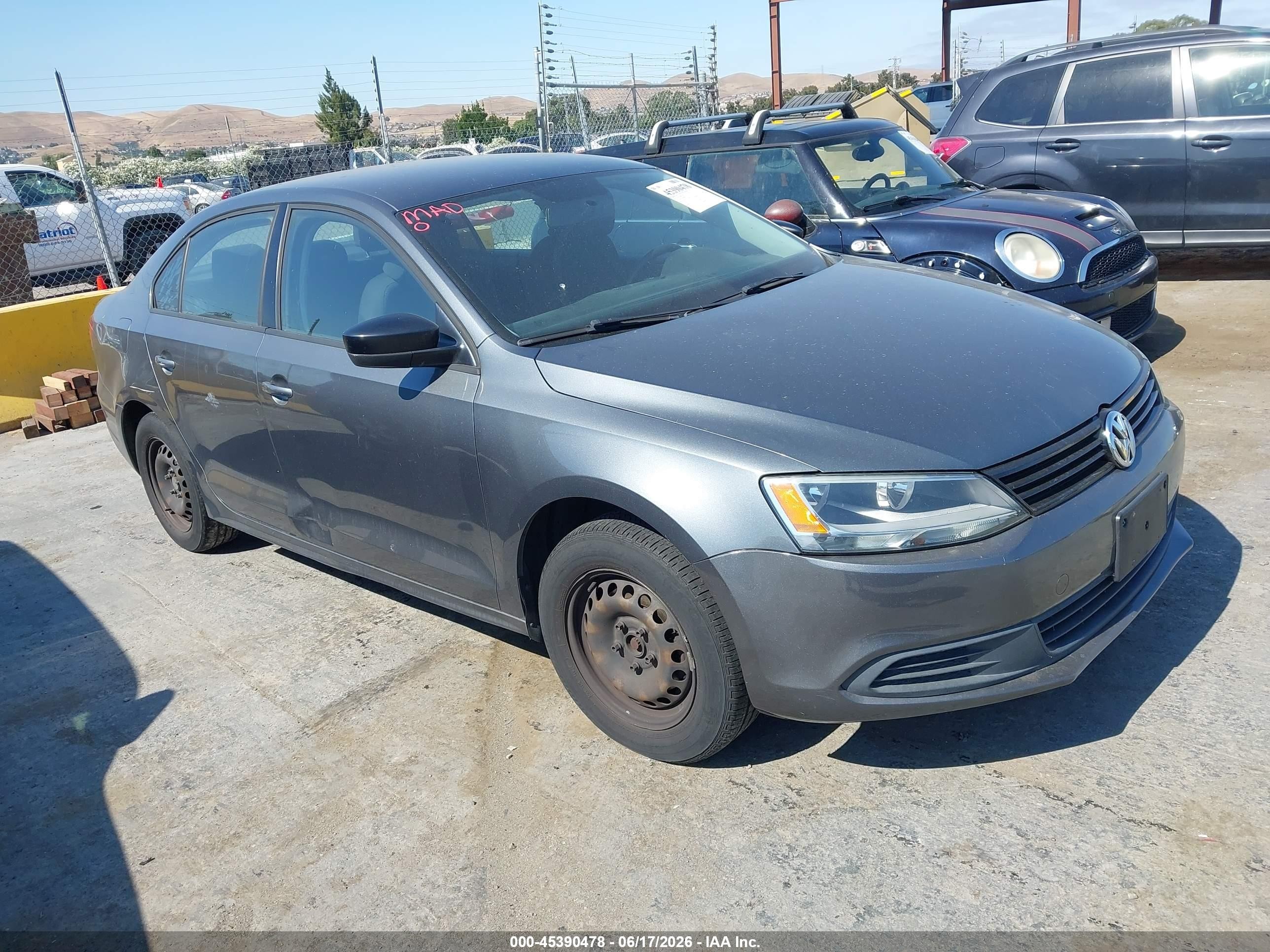 2014 Volkswagen Jetta S, VIN 3VW2K7AJ5EM290451 — Normal wear