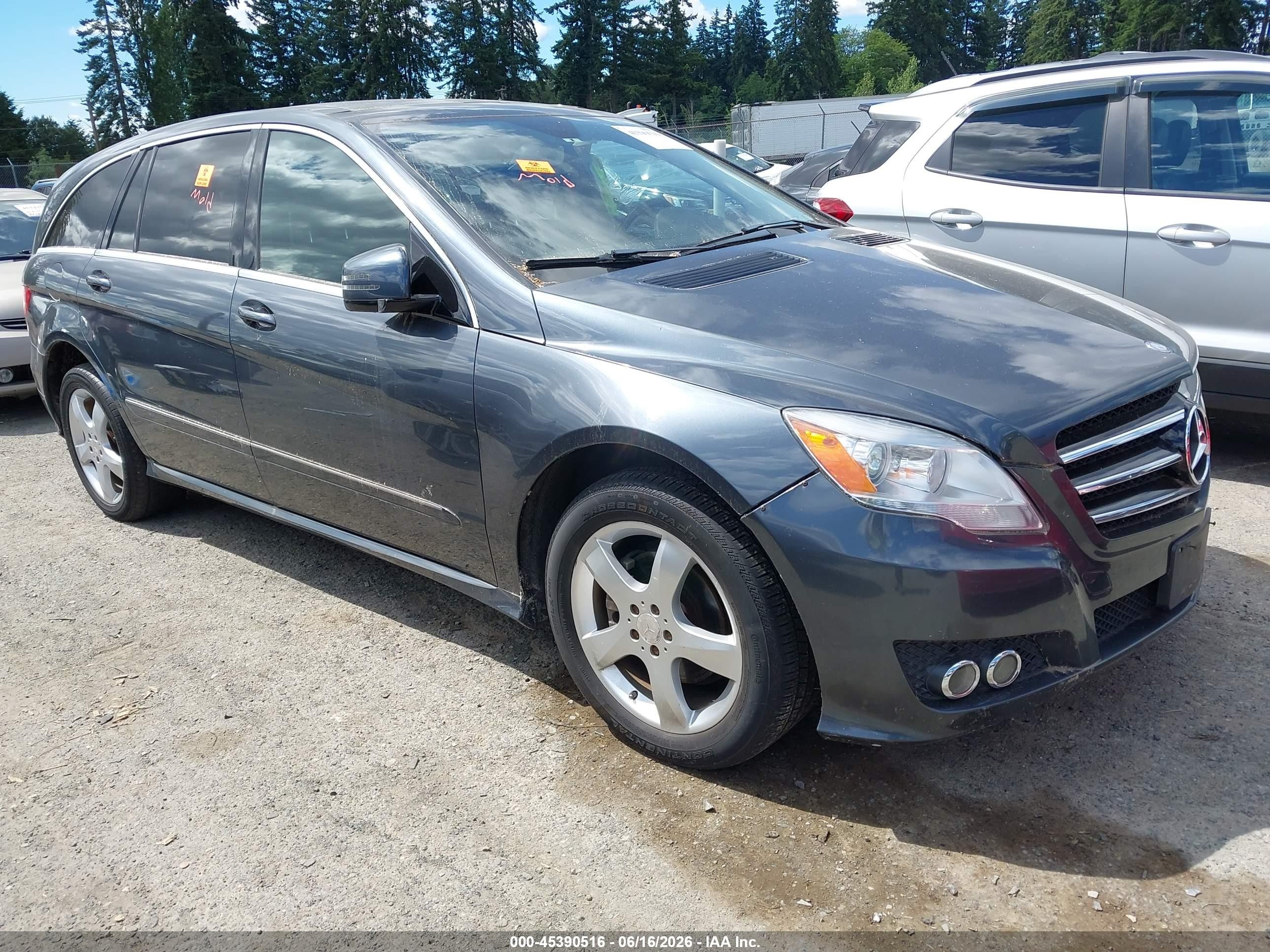 2011 Mercedes-Benz R 350, VIN 4JGCB6FE8BA127343 — Normal wear