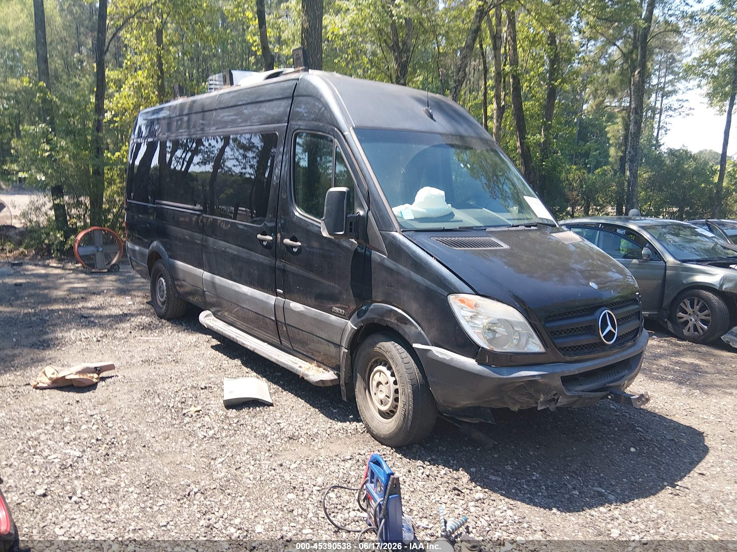 2013 Mercedes-Benz Sprinter Passenger, VIN WDZPE8CC0D5728446 — Front end