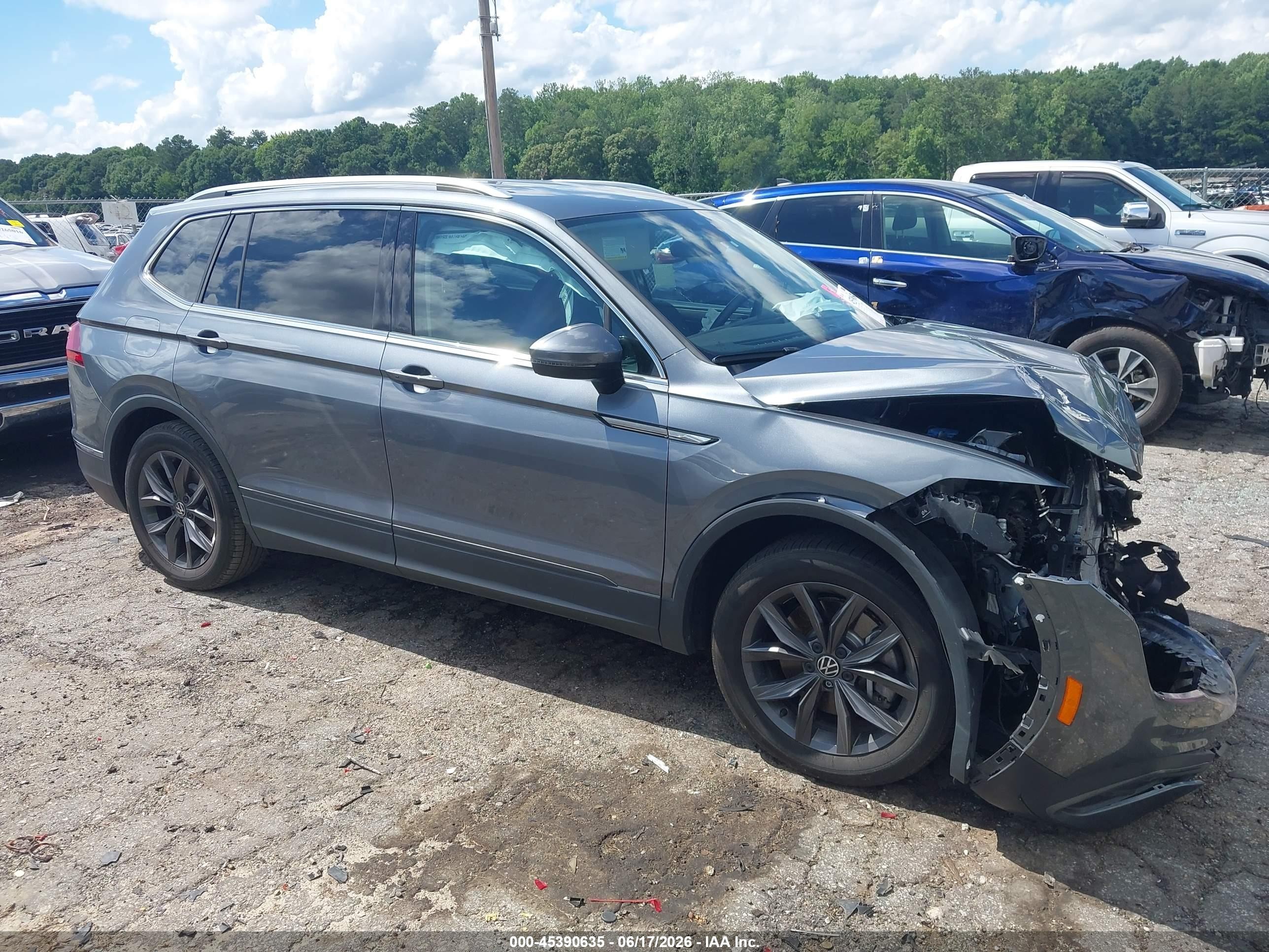 2023 Volkswagen Tiguan SE, VIN 3VV3B7AX1PM123679 — Front end