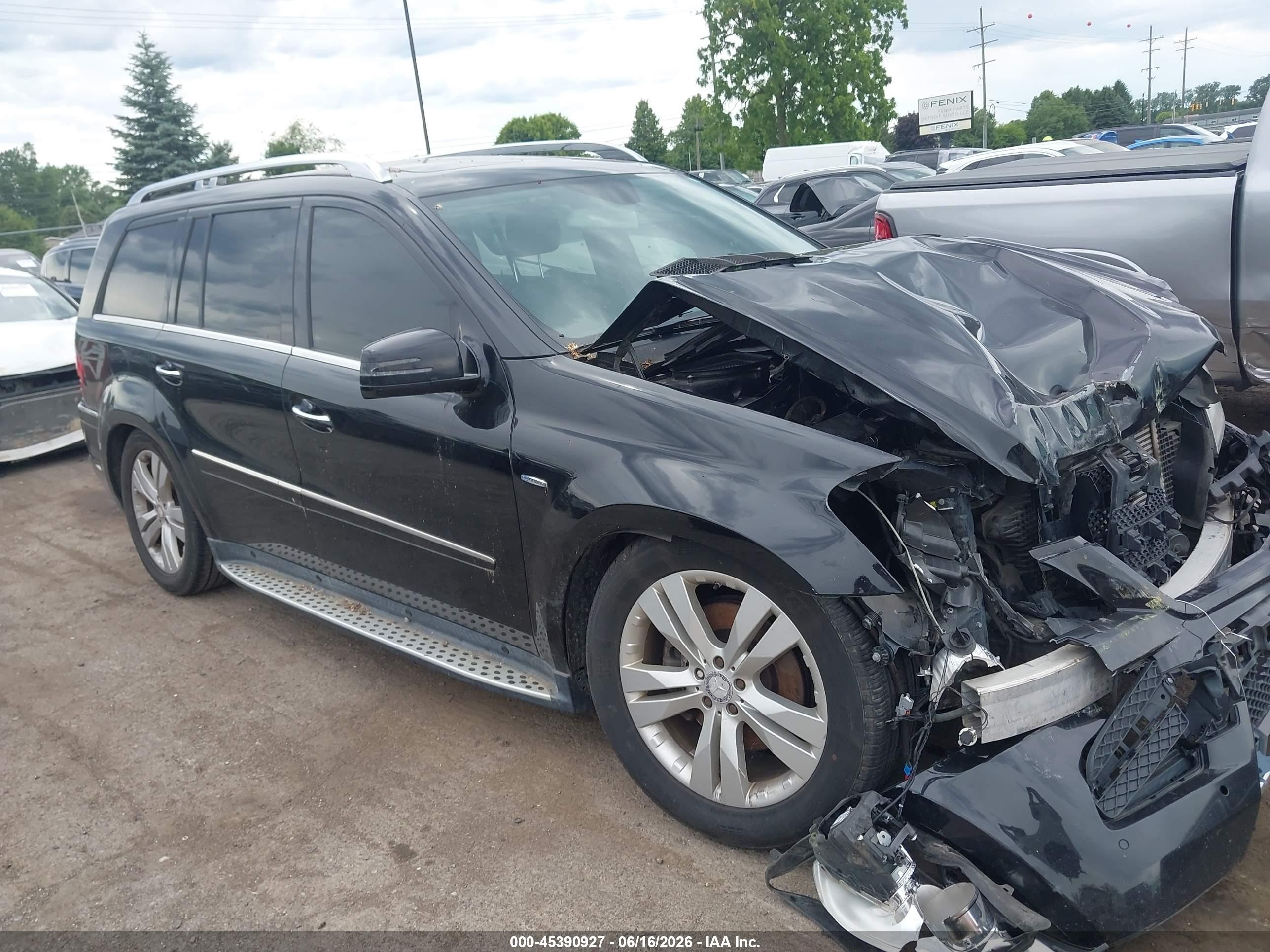 2011 Mercedes-Benz GL 350, VIN 4JGBF2FE0BA731686 — Front end