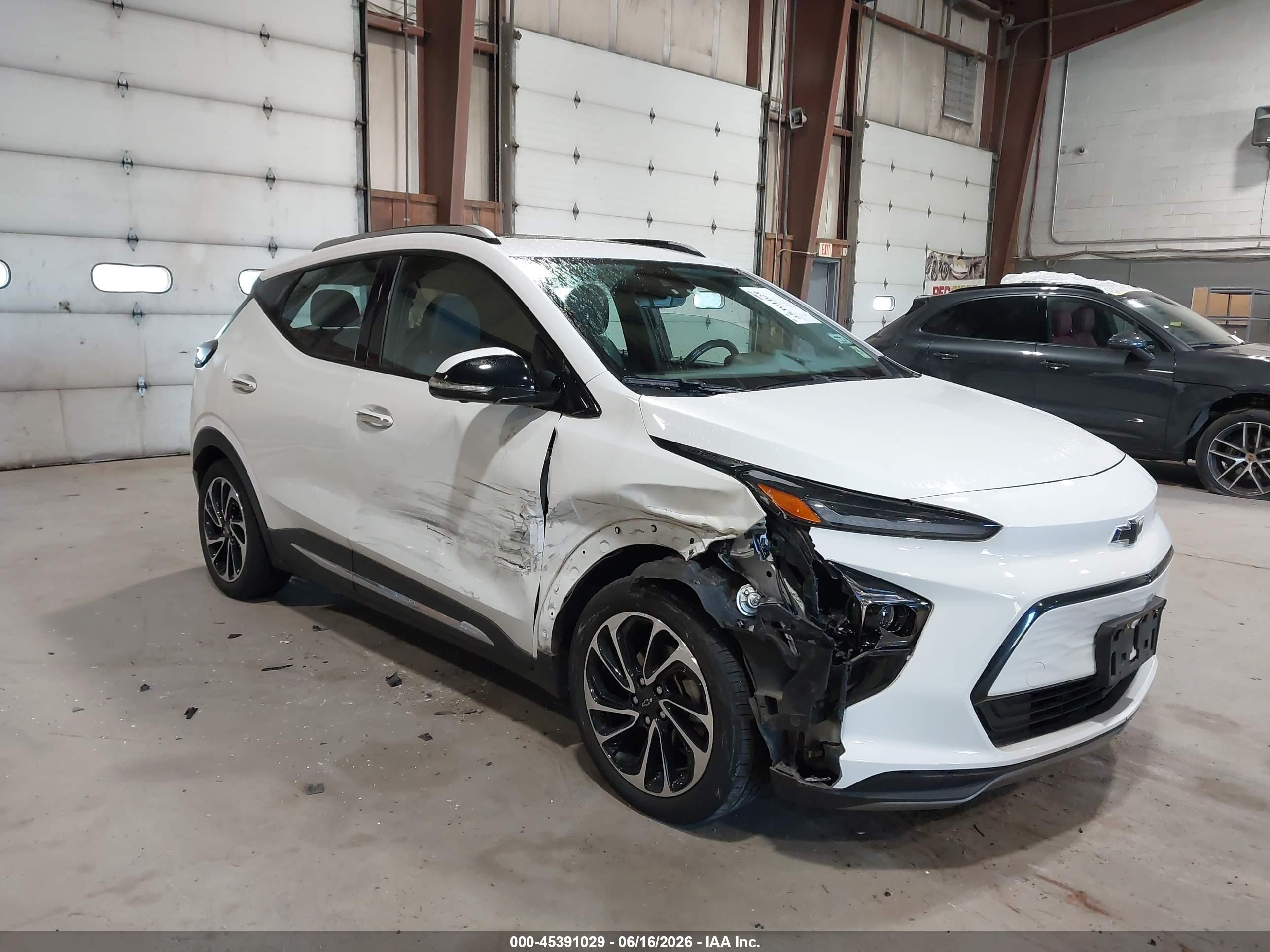 2022 Chevrolet Bolt EUV Premier, VIN 1G1FZ6S01N4119524 — Side