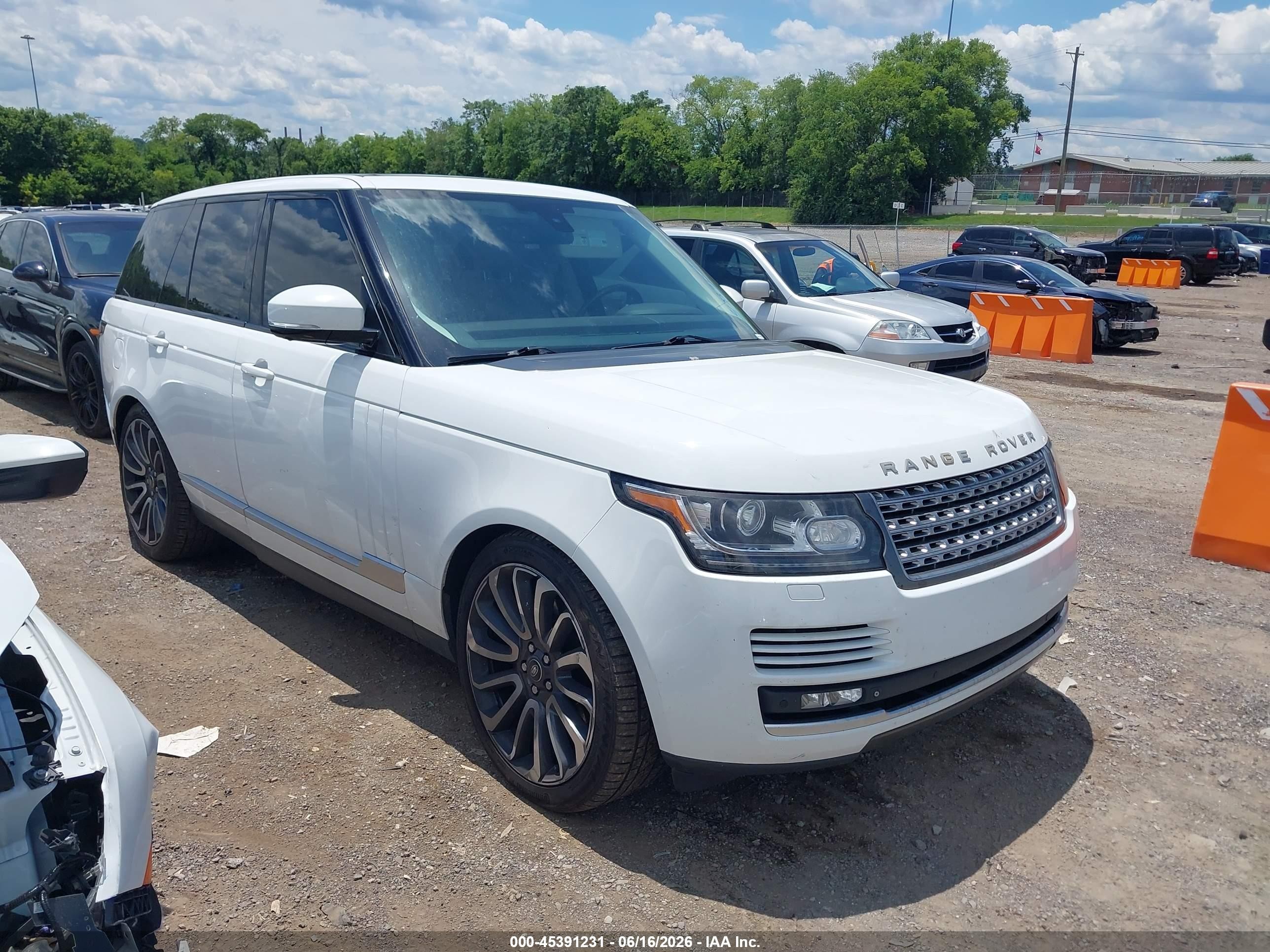2014 Land Rover Range Rover HSE, VIN SALGS2WF7EA167630 — Normal wear