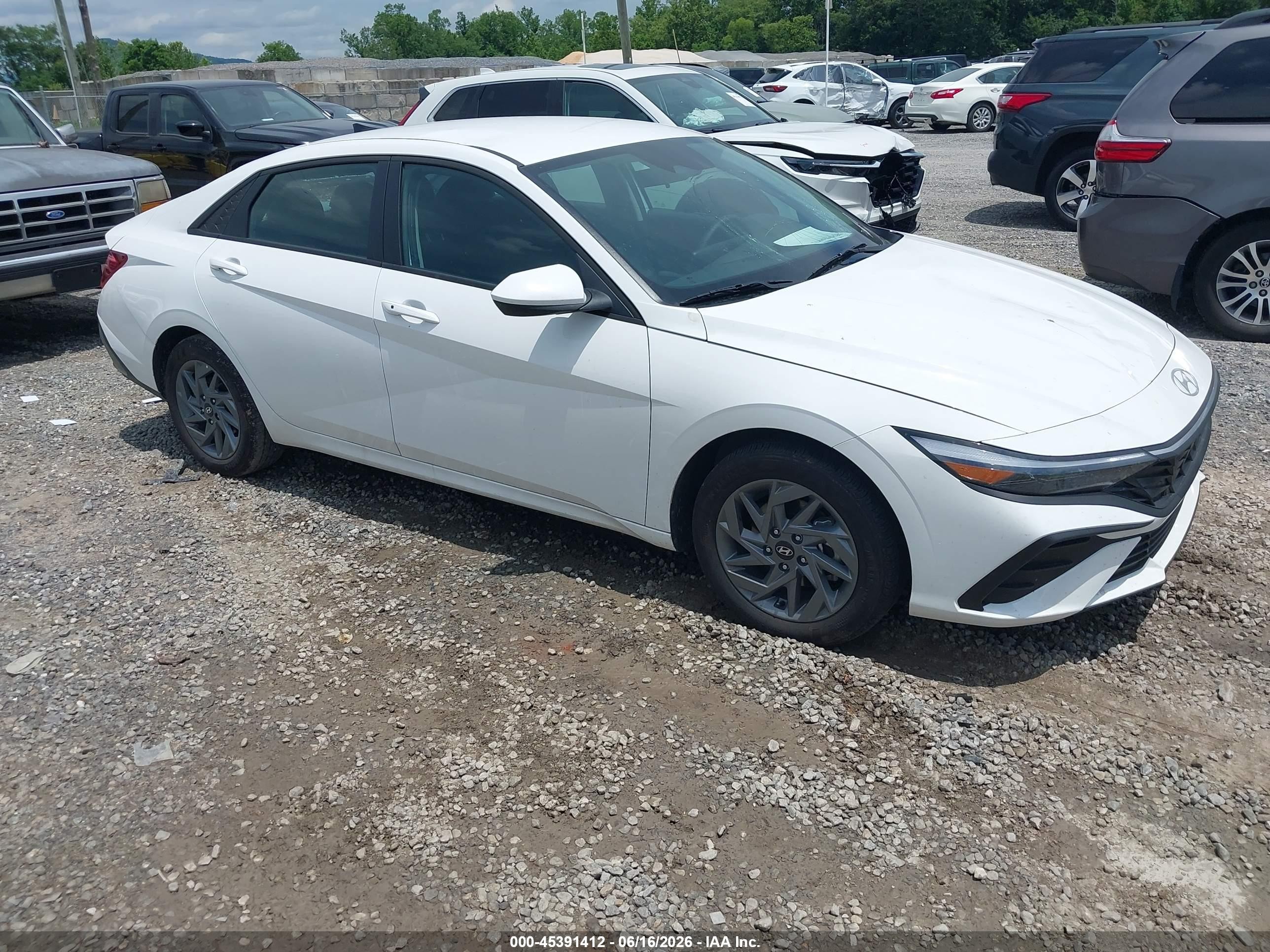 2026 Hyundai Elantra Blue, VIN KMHLM4DJ8TU190988 — Storm