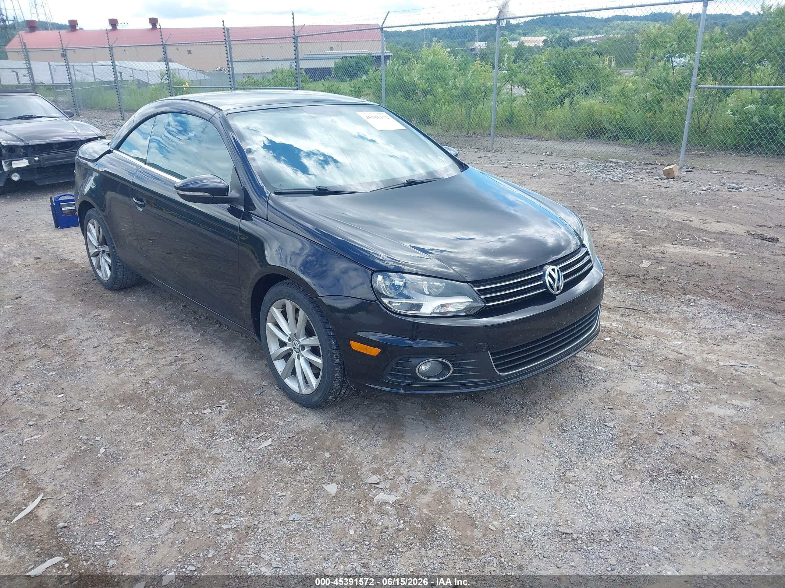 2013 Volkswagen Eos Sport, VIN WVWBW8AH3DV003929 — Rear end