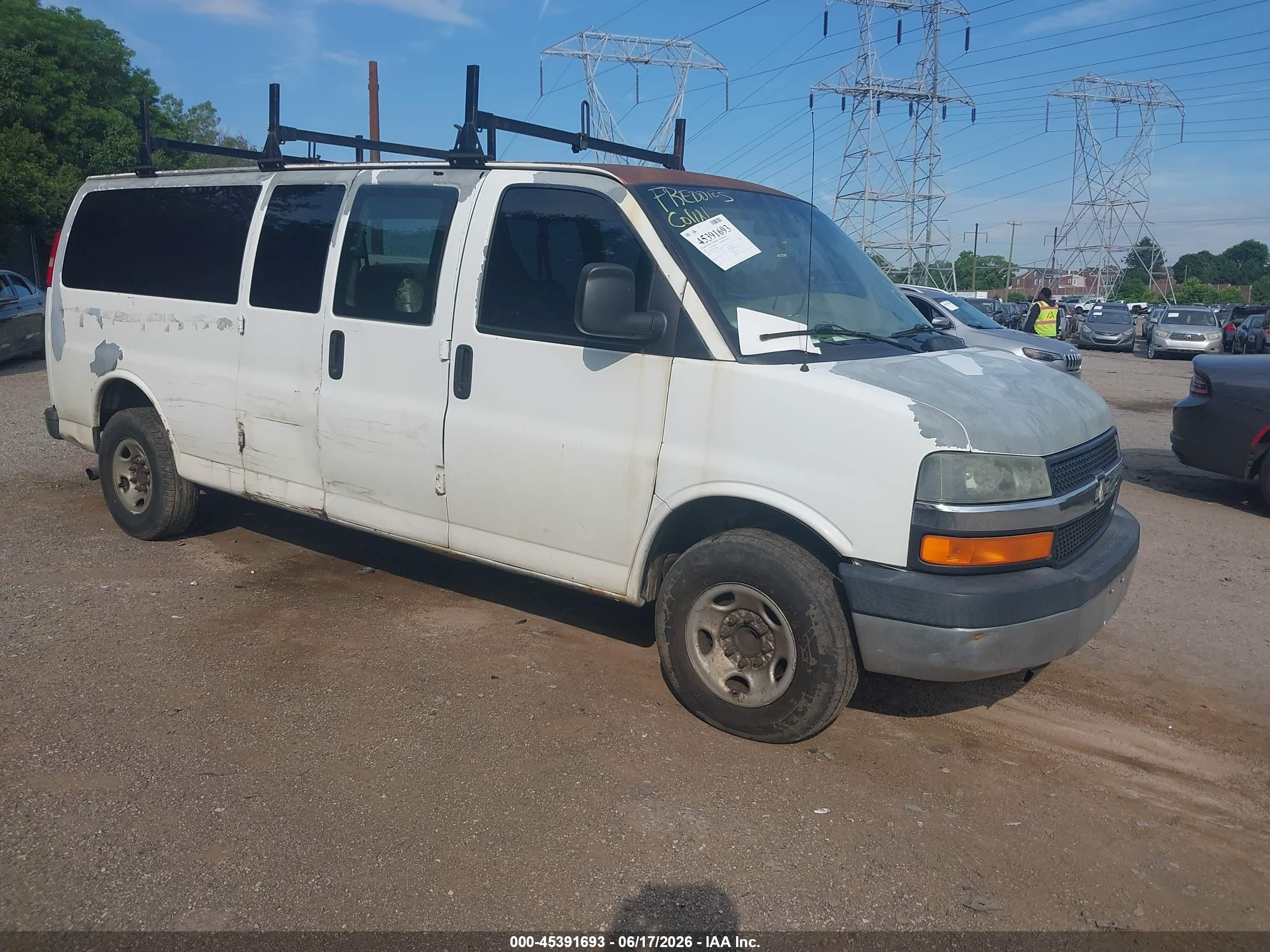 2007 Chevrolet Express Passenger, VIN 1GAHG39U371126792 — Rear end