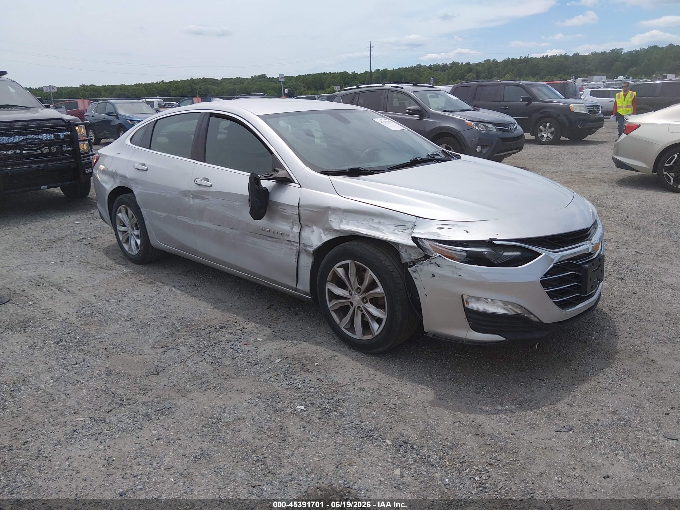 2019 Chevrolet Malibu LT, VIN 1G1ZD5ST0KF139652 — Side