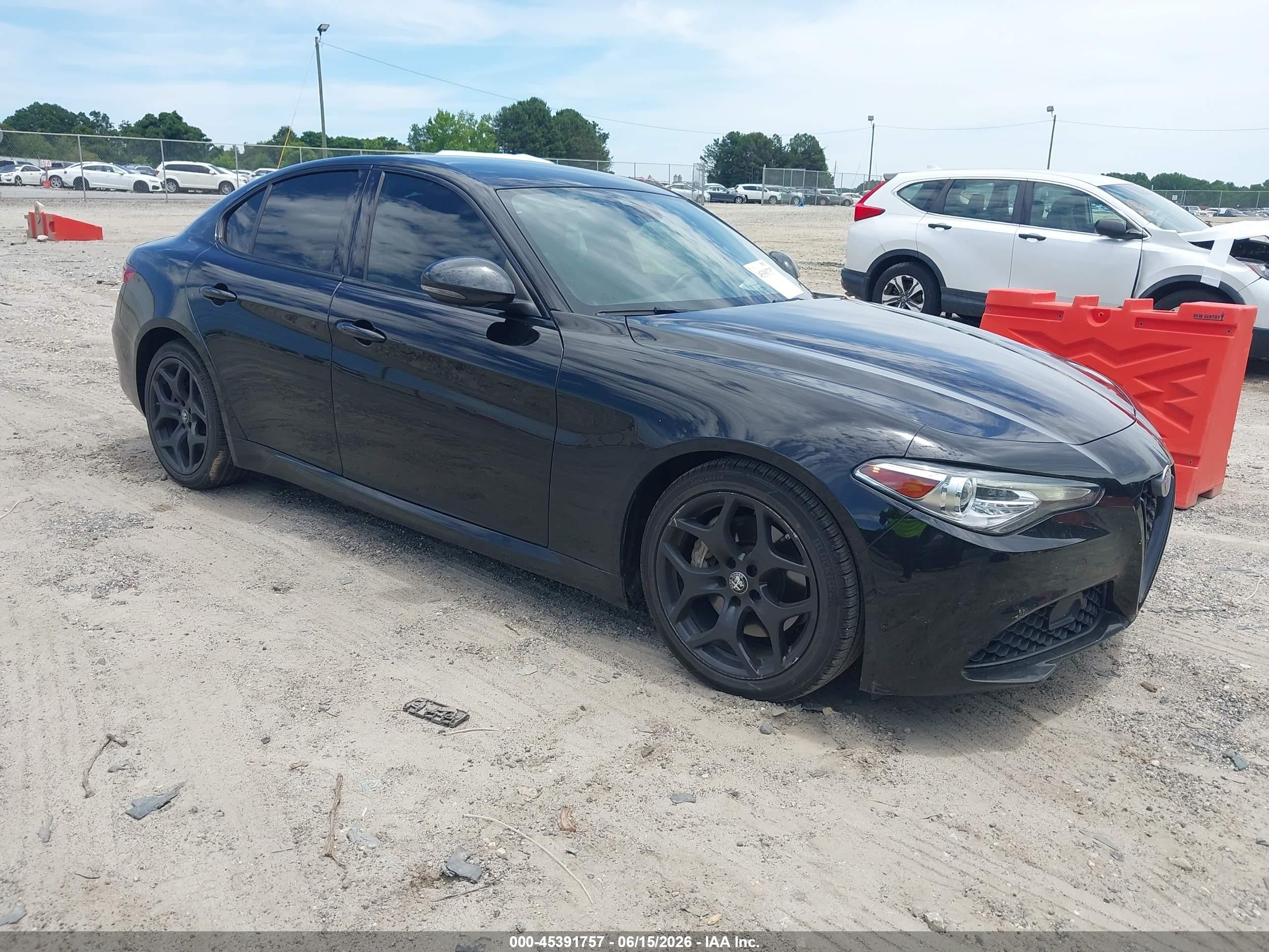 2021 Alfa Romeo Giulia, VIN ZARFAMAN1M7639094 — Side