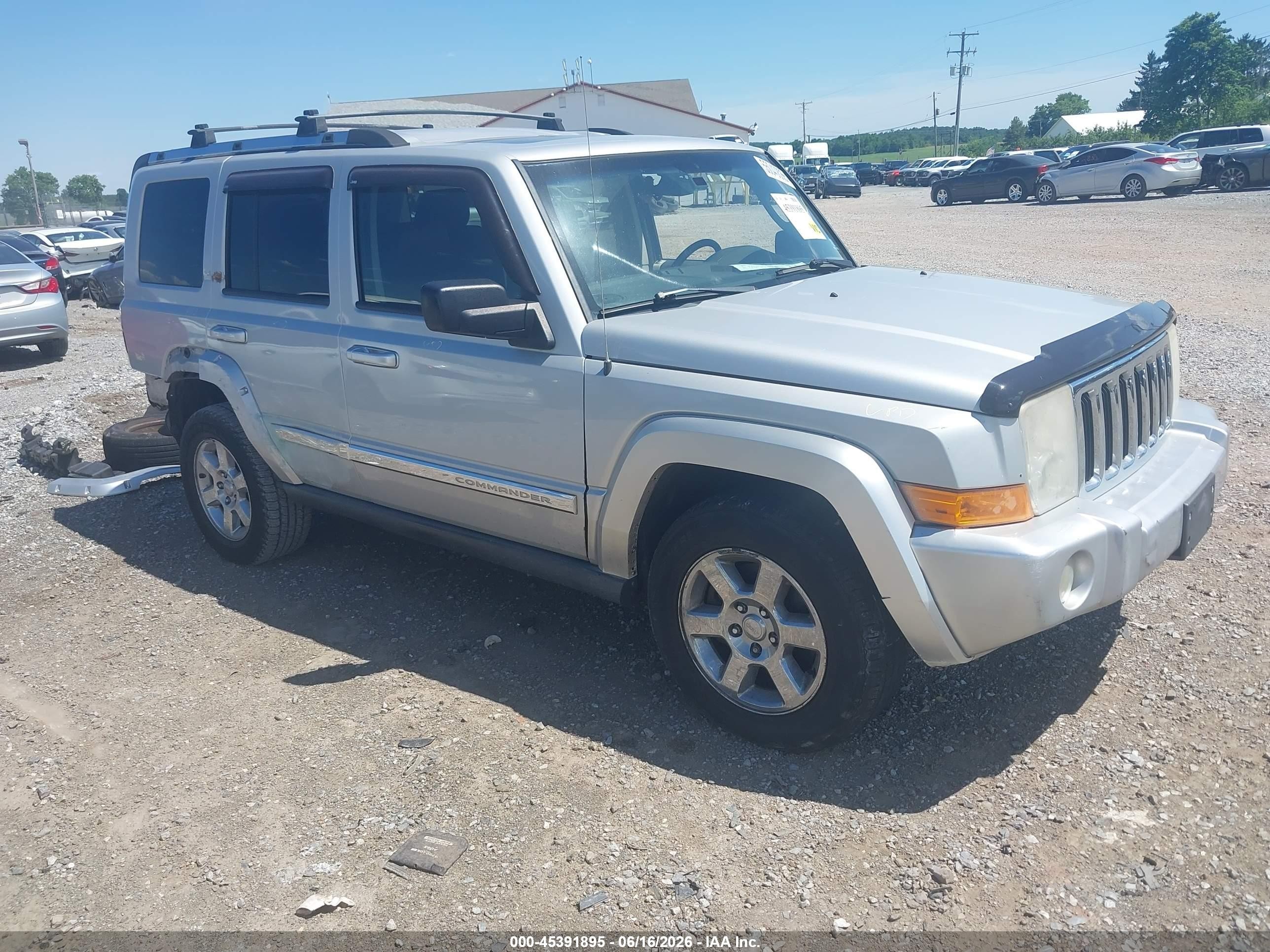 2006 Jeep Commander Limited, VIN 1J8HG58246C305390 — Rear end