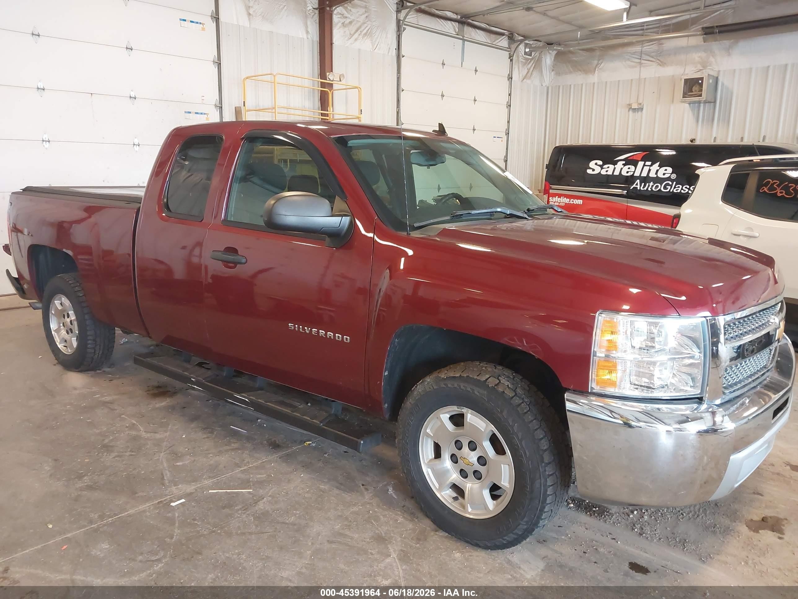 2013 Chevrolet Silverado 1500 LT, VIN 1GCRCSE09DZ380007 — Rear end