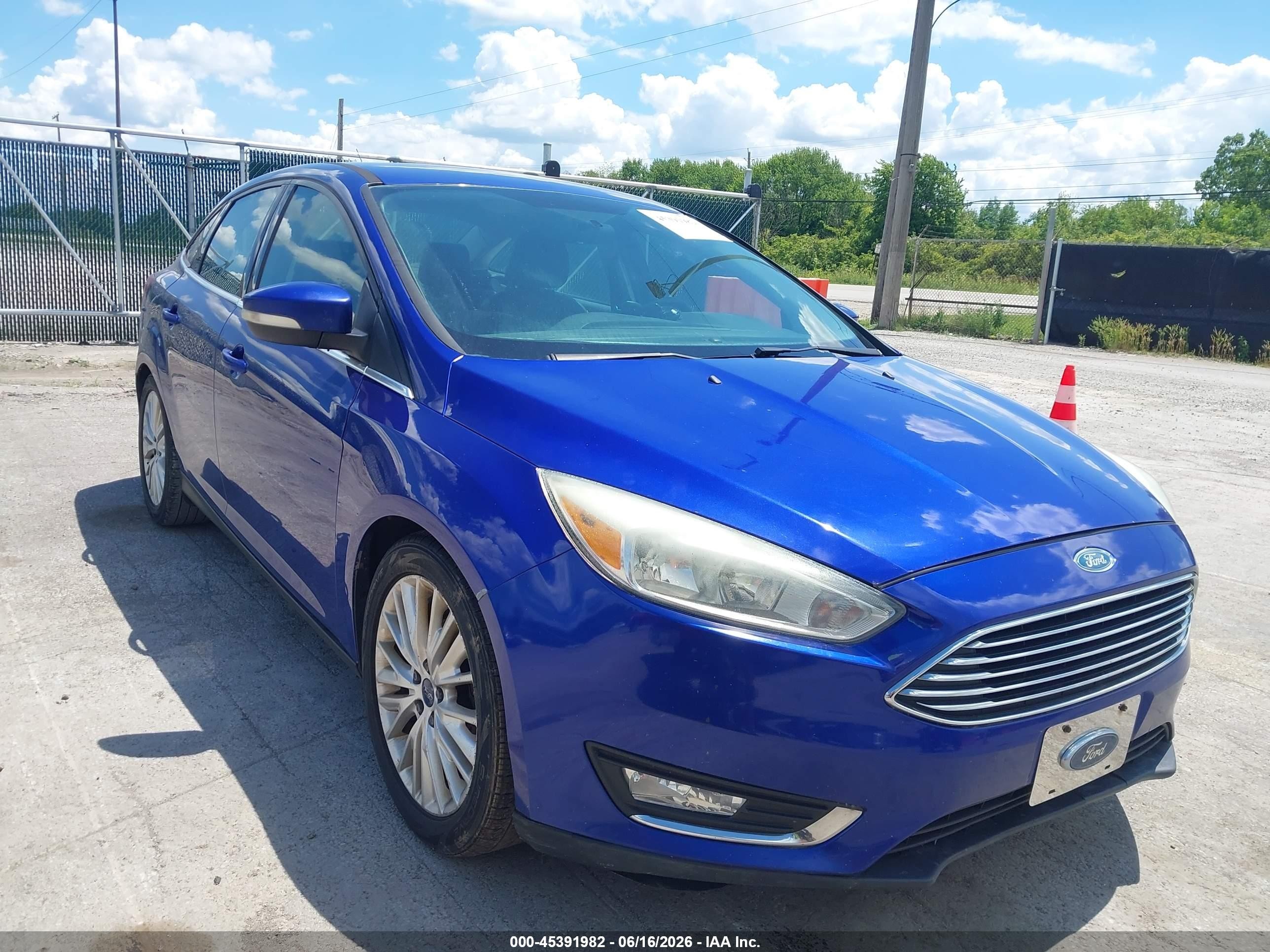 2015 Ford Focus Titanium, VIN 1FADP3J28FL275241 — Normal wear