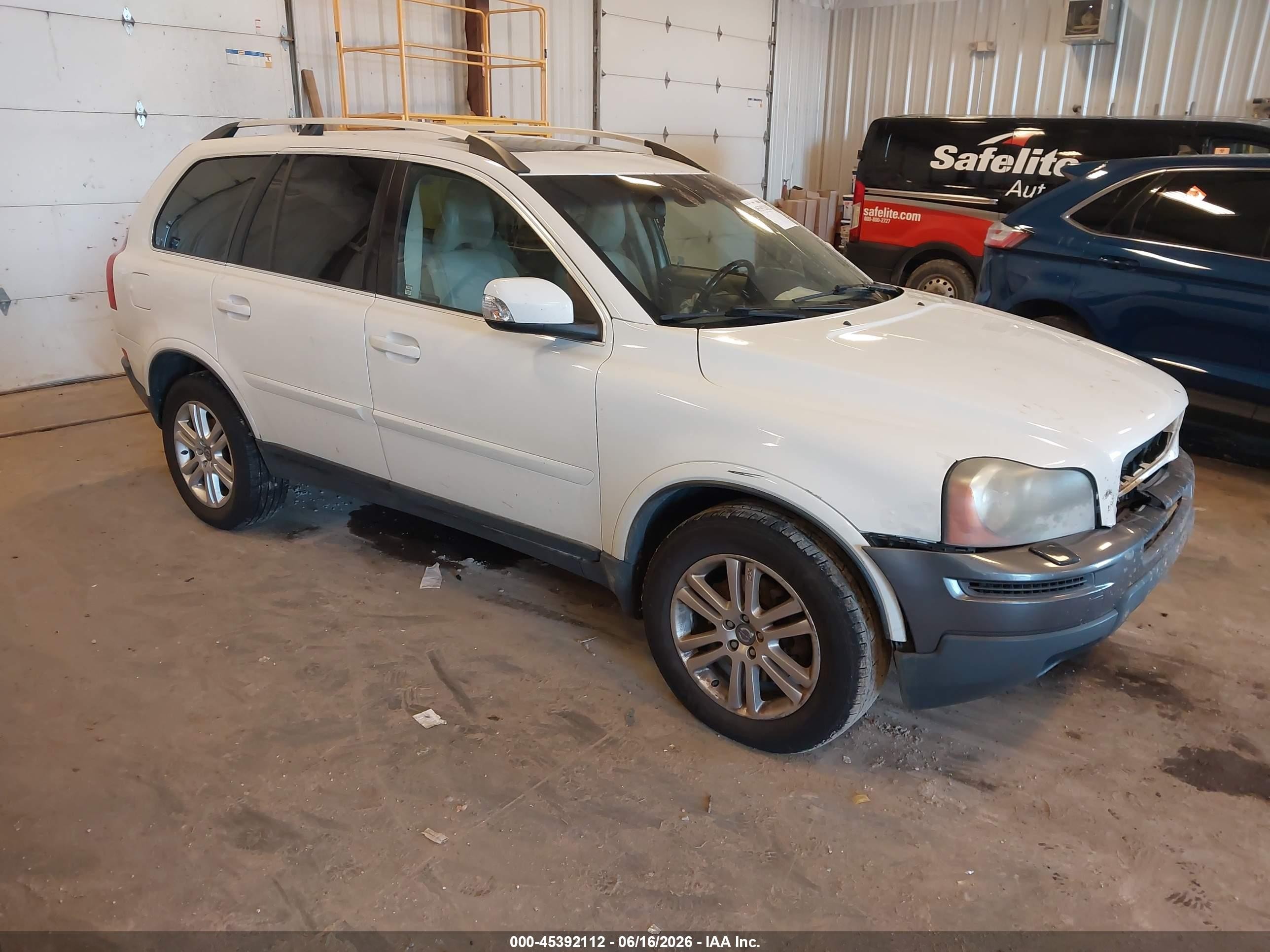 2010 Volvo XC90 I6, VIN YV4982CZ3A1565311 — Front end