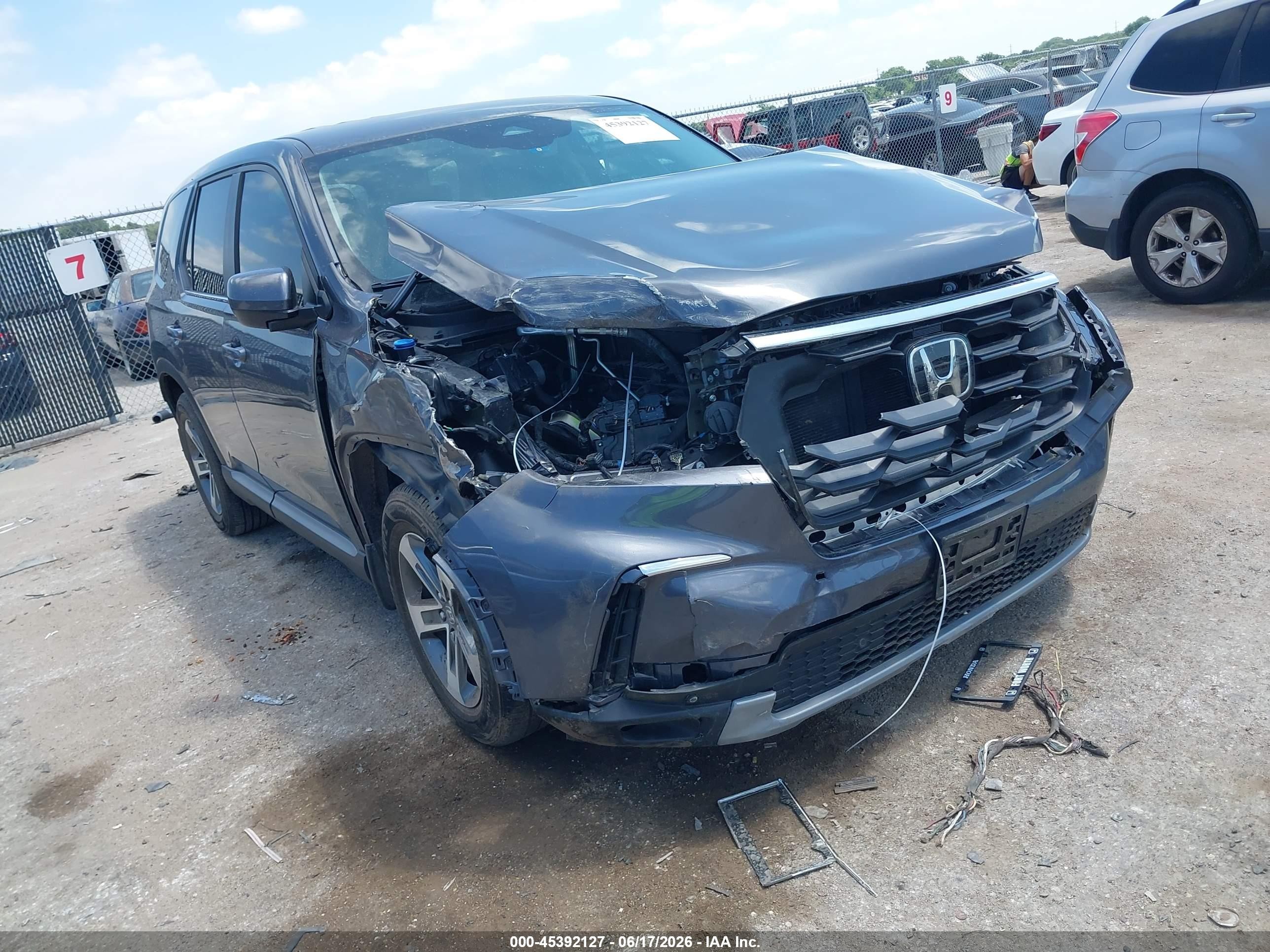 2023 Honda Pilot EX-L, VIN 5FNYG2H4XPB007504 — Перед