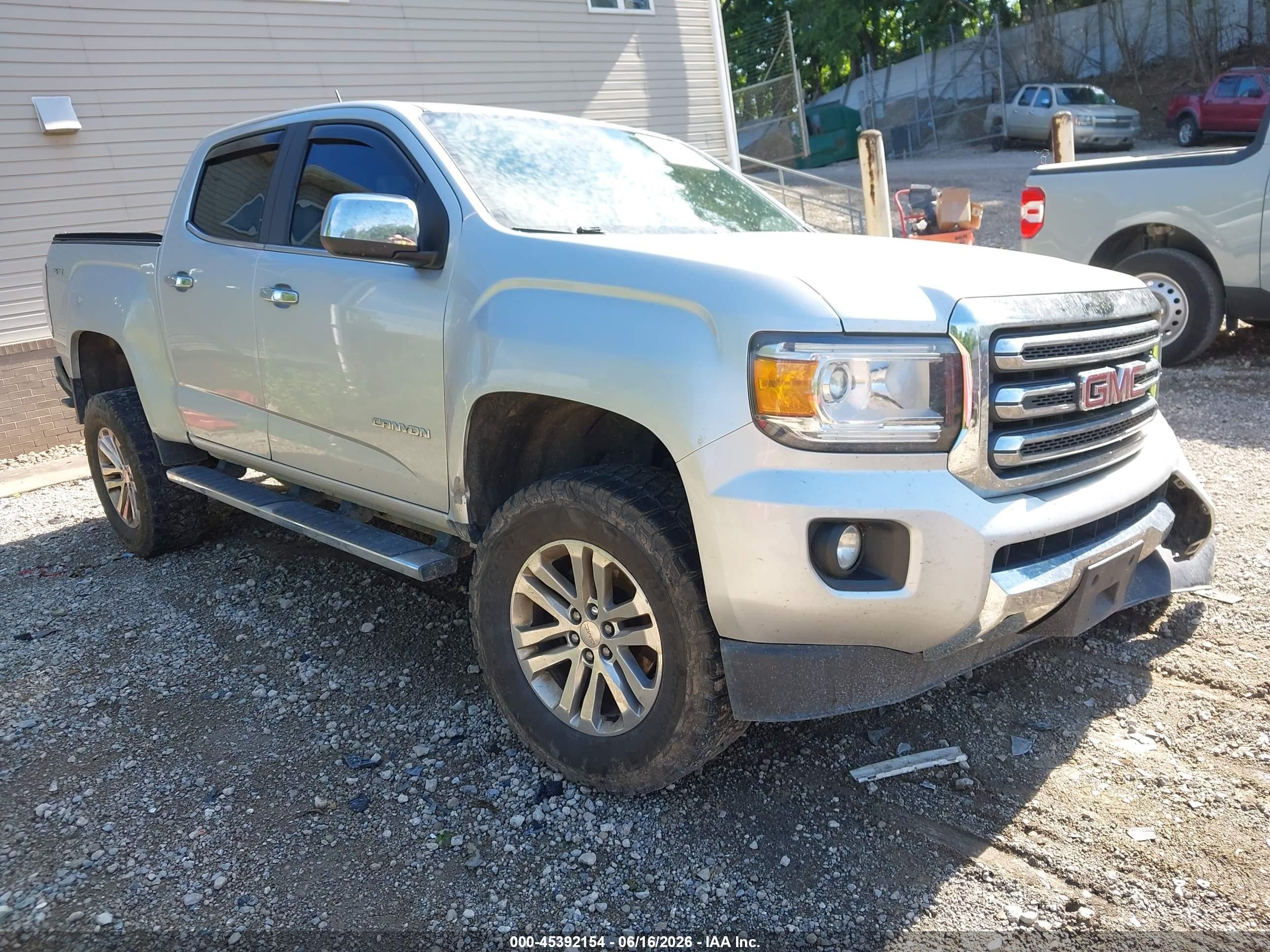 2018 GMC Canyon 4WD SLT, VIN 1GTG6DENXJ1186828 — Side