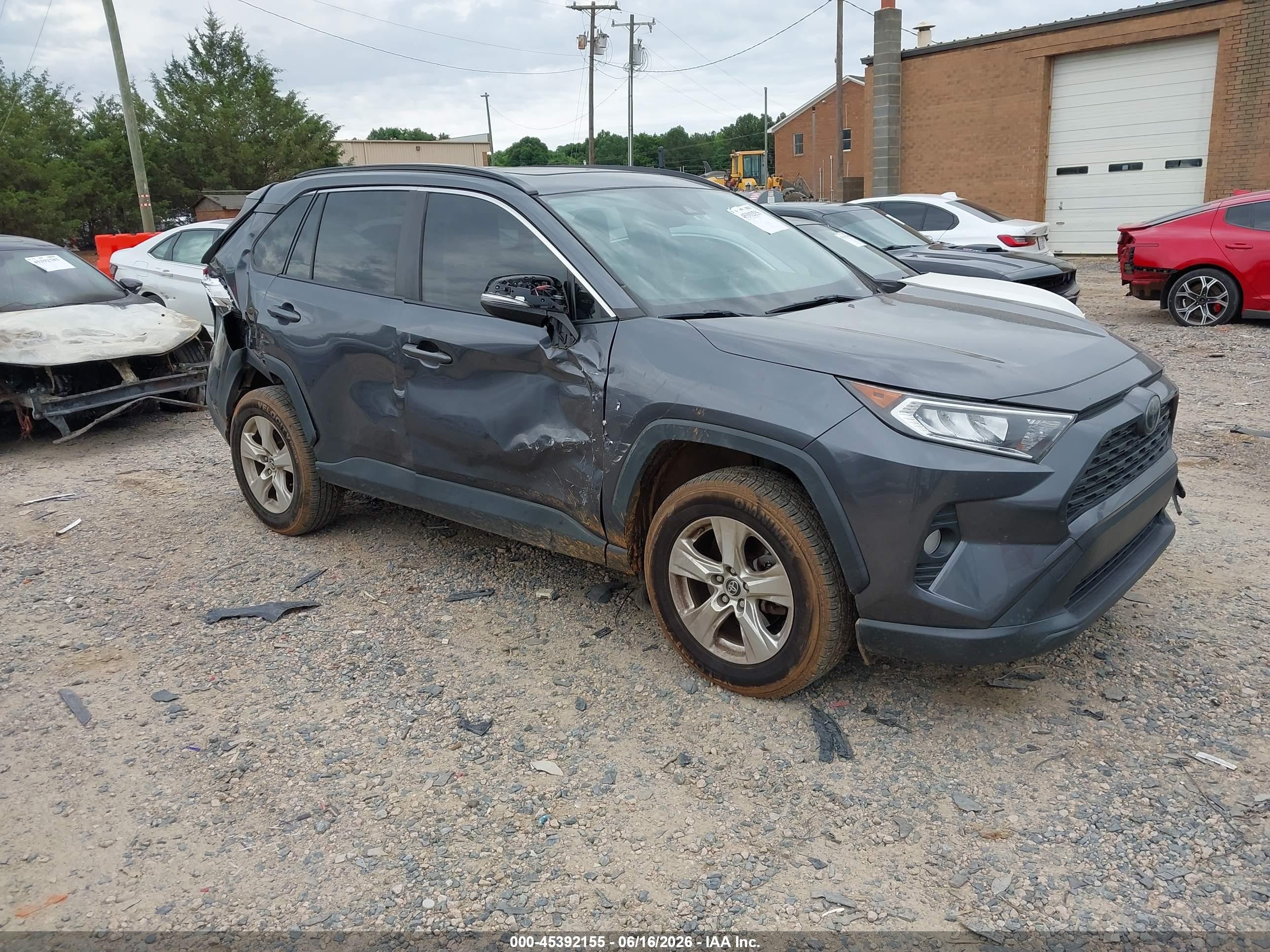2019 Toyota RAV4 XLE, VIN JTMW1RFV4KD510717 — Side