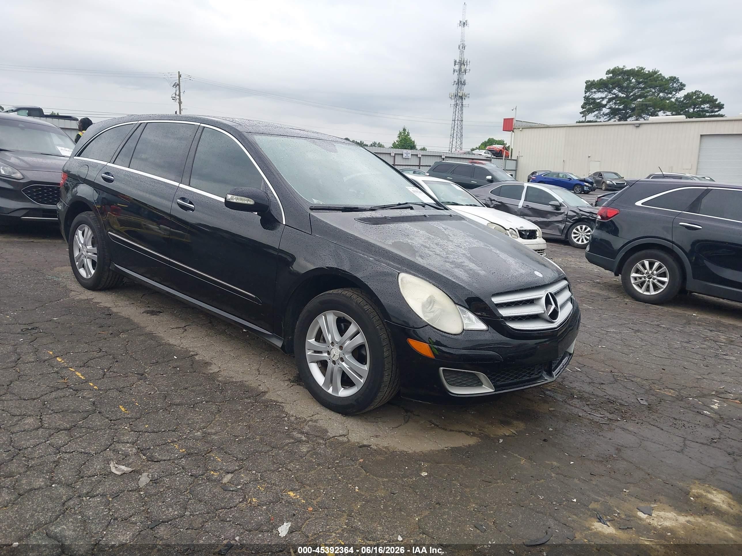 2006 Mercedes-Benz R 5.0L, VIN 4JGCB75E56A009375 — Rear end