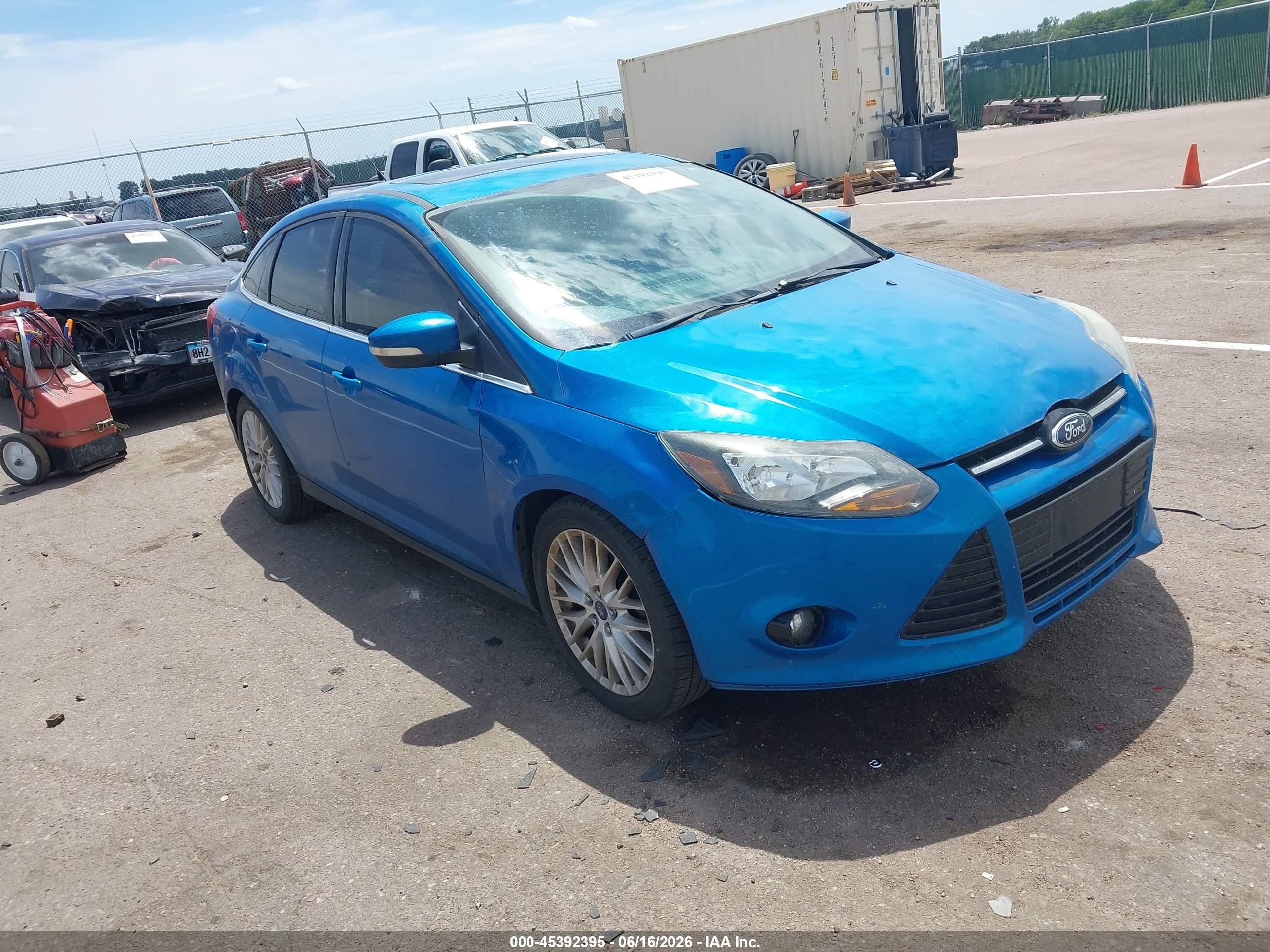 2014 Ford Focus Titanium, VIN 1FADP3J23EL118277 — Normal wear