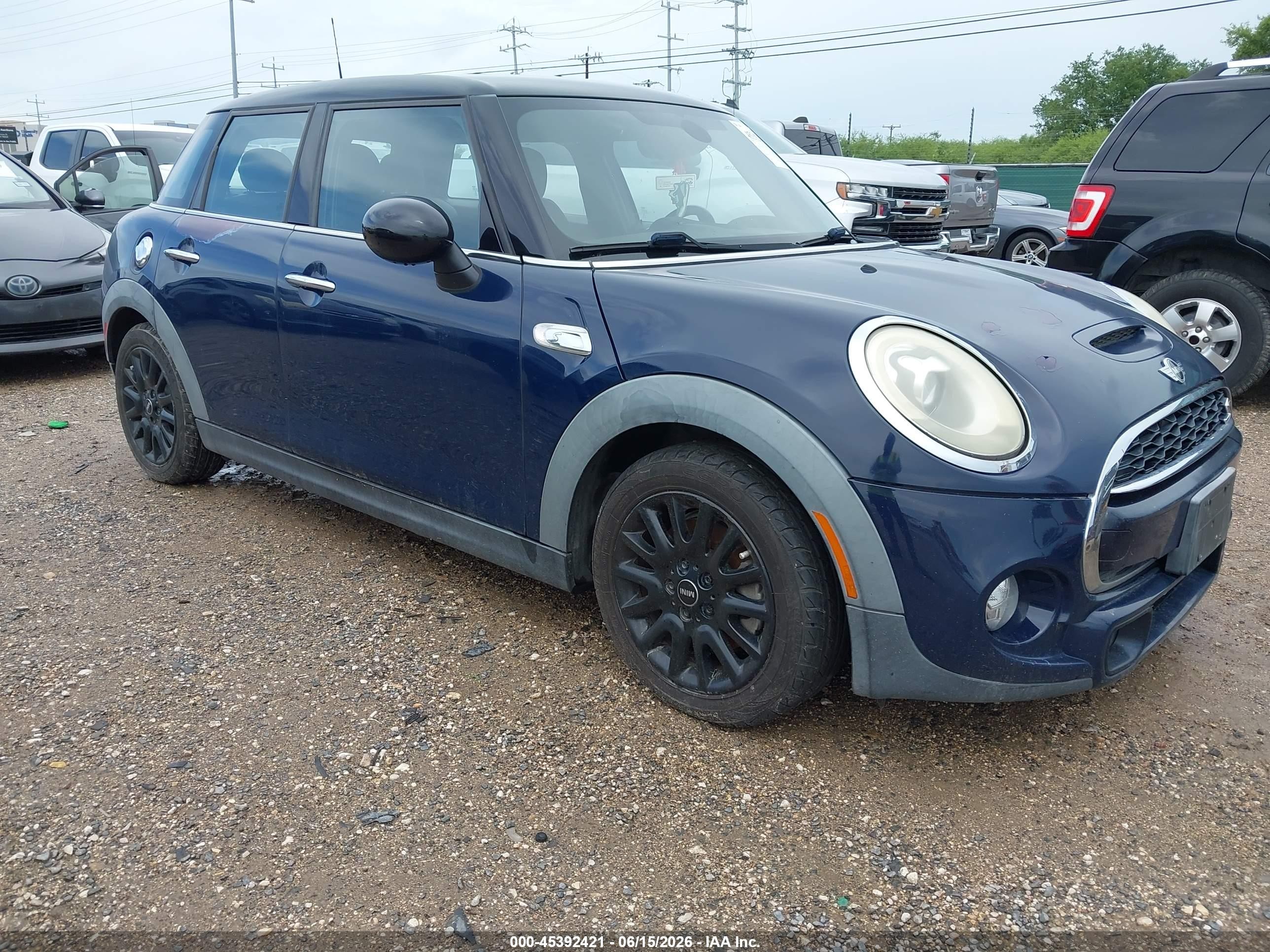2017 MINI Hardtop 4 Door Cooper S, VIN WMWXU3C36H2F48384 — Normal wear