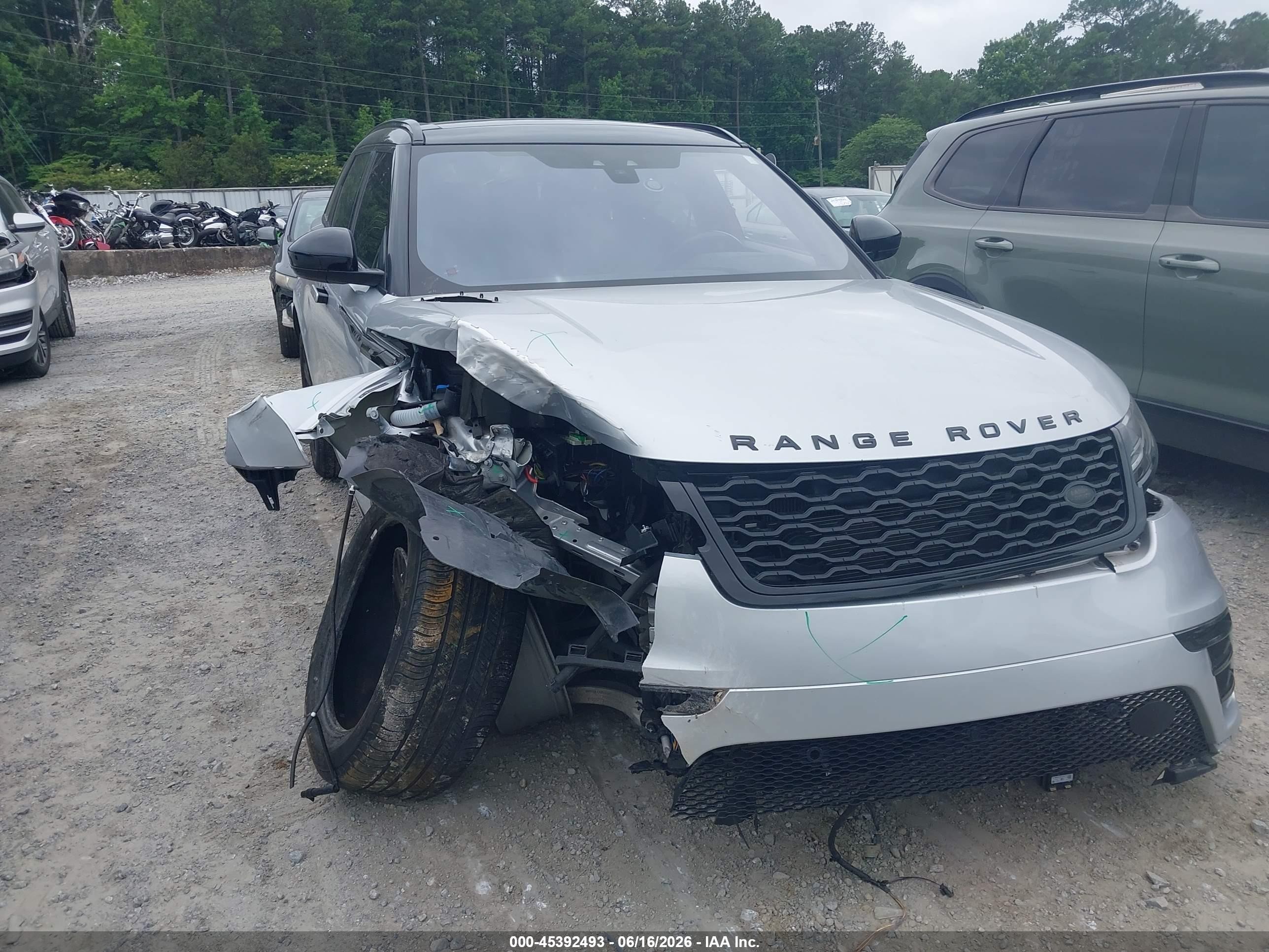 2019 Land Rover Range Rover Velar R-Dynamic SE, VIN SALYL2EX3KA780187 — Перед