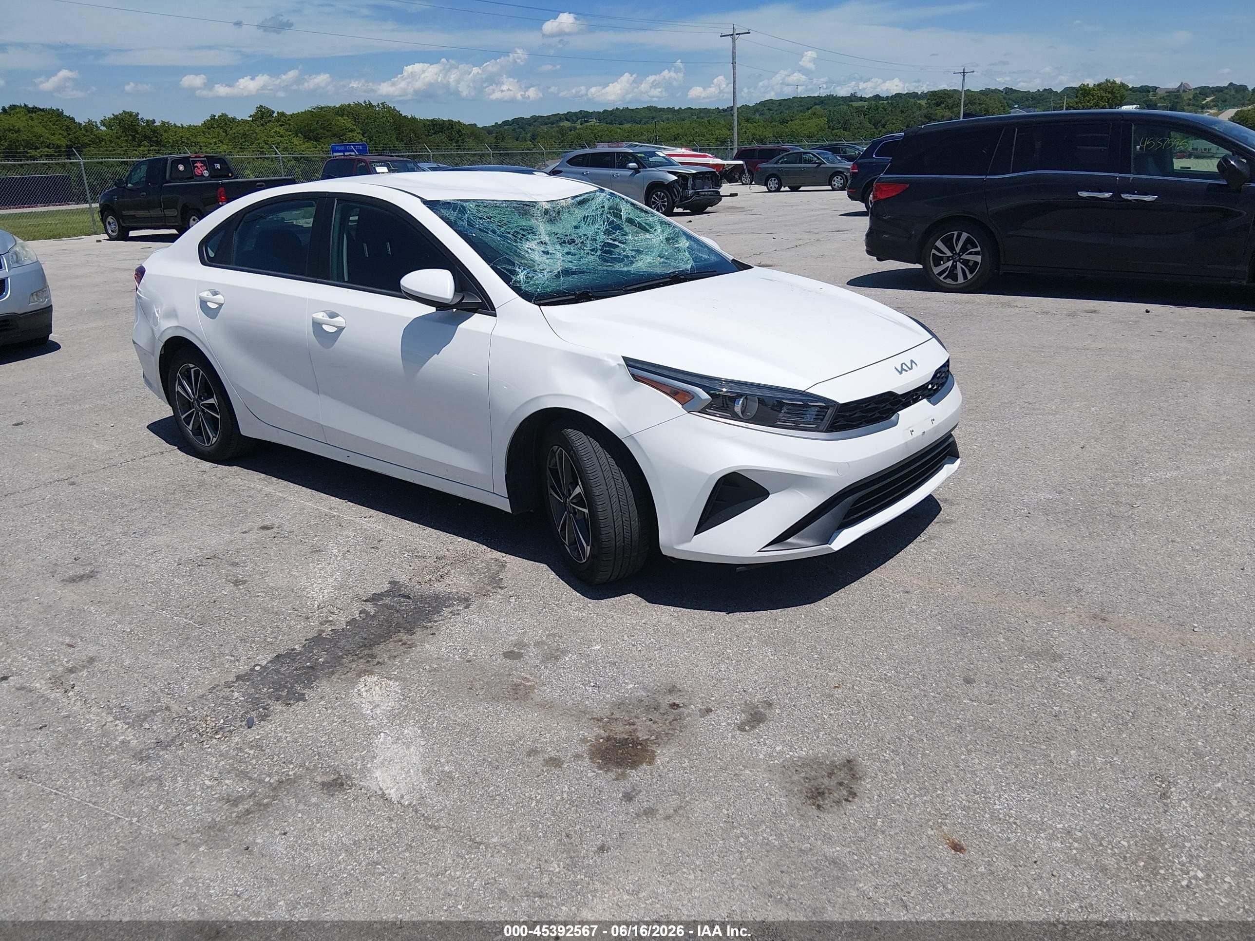 2023 Kia Forte LXS, VIN 3KPF24AD5PE602472 — Крыша