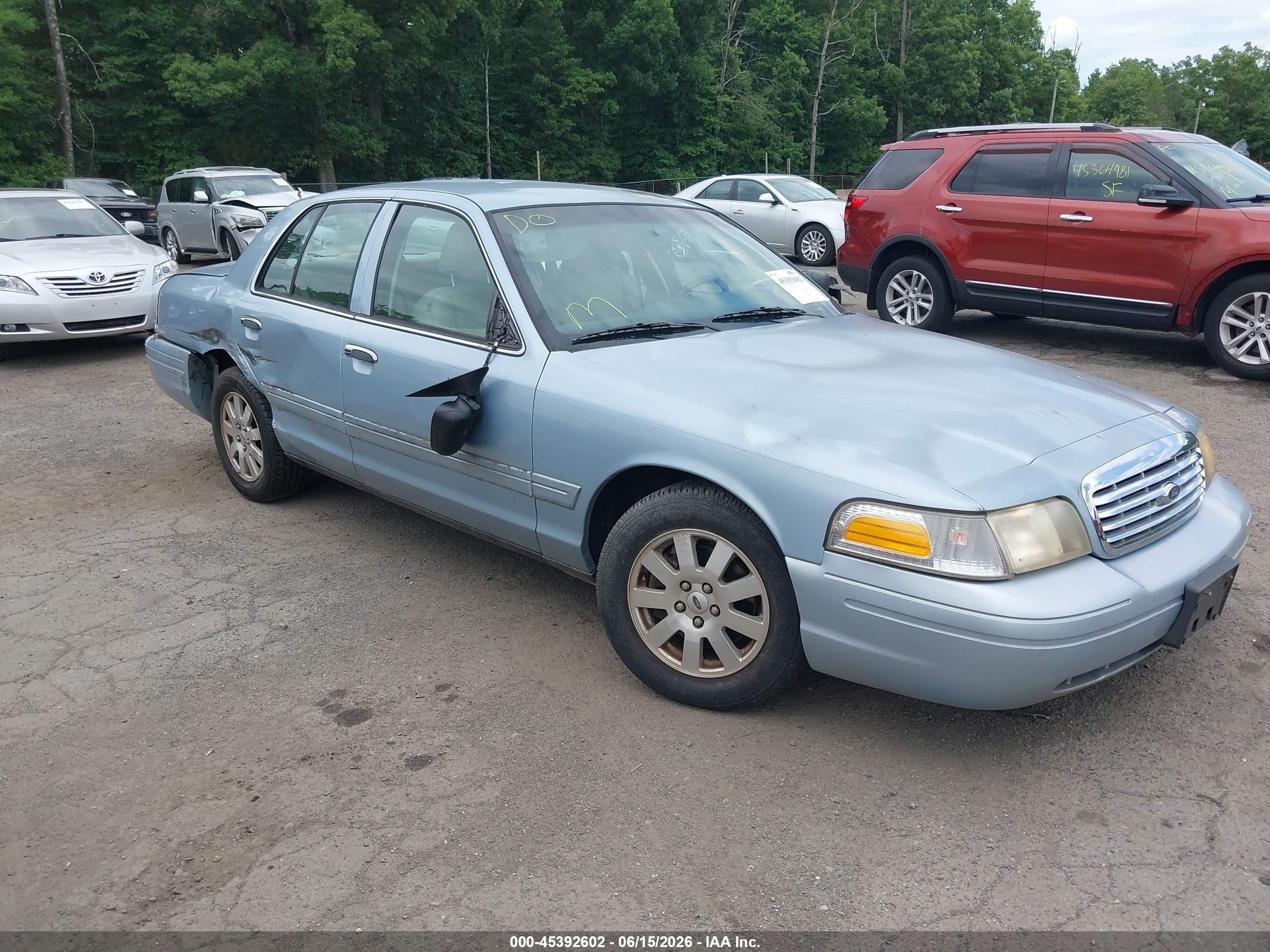 2007 Ford Crown Victoria LX, VIN 2FAHP74V77X115581 — Side
