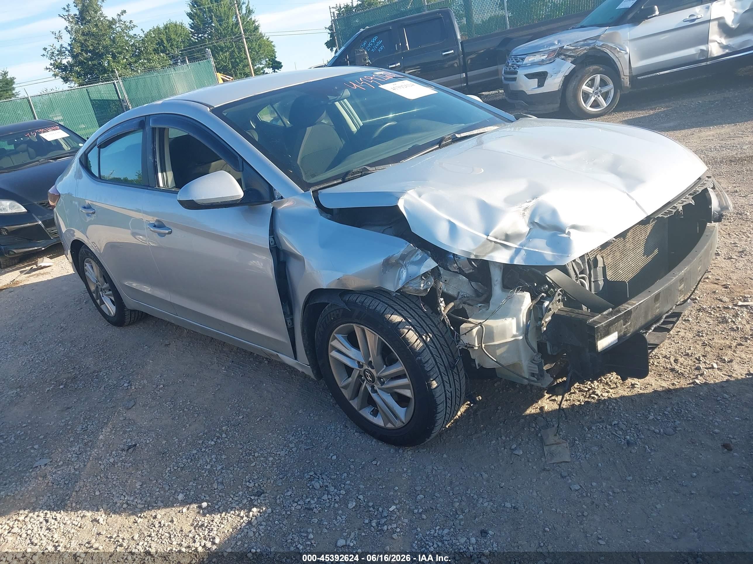 2019 Hyundai Elantra SEL, VIN 5NPD84LF6KH428095 — Front end