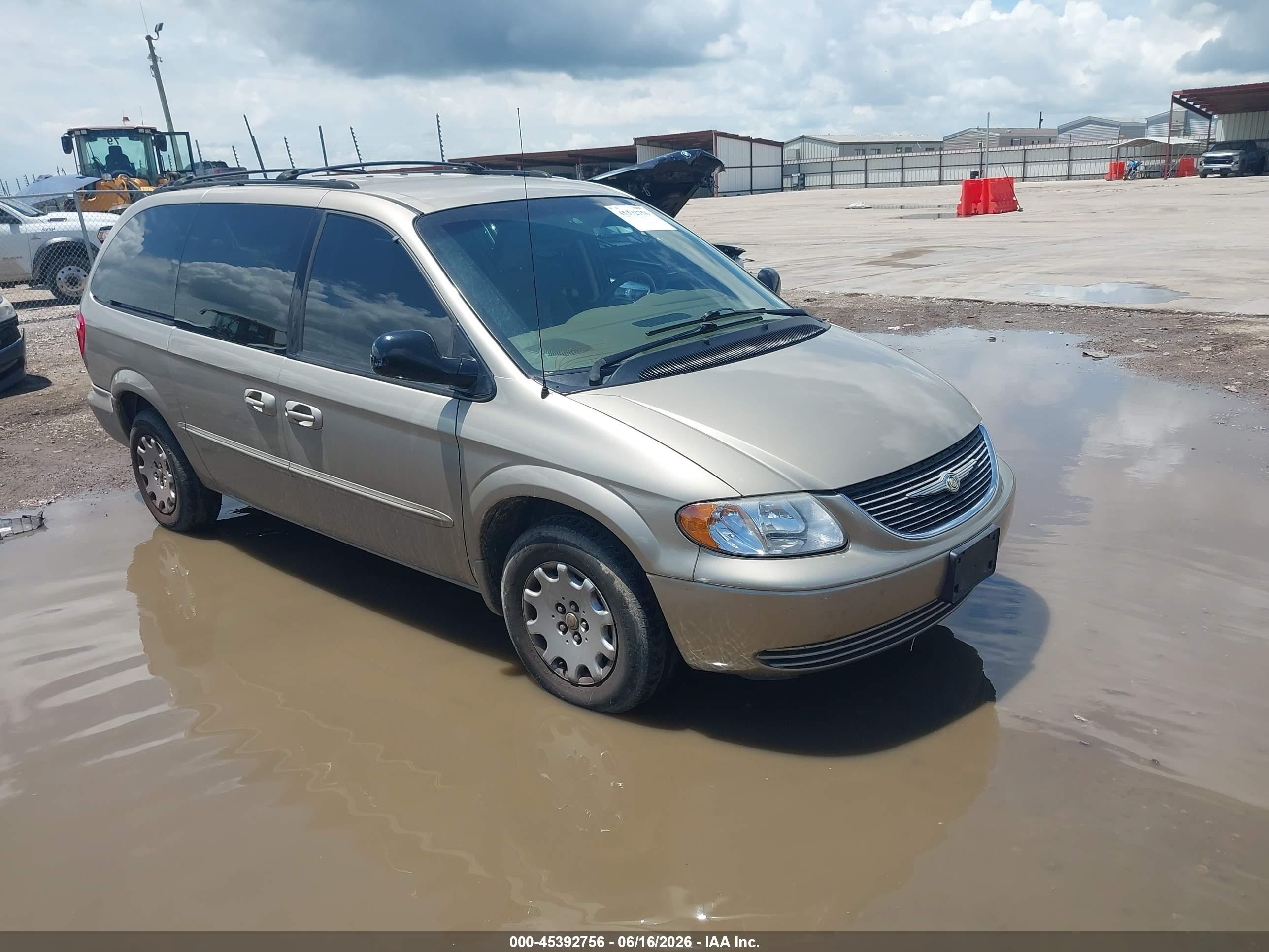 2002 Chrysler Town & Country LX, VIN 2C8GP44302R613264 — Normal wear