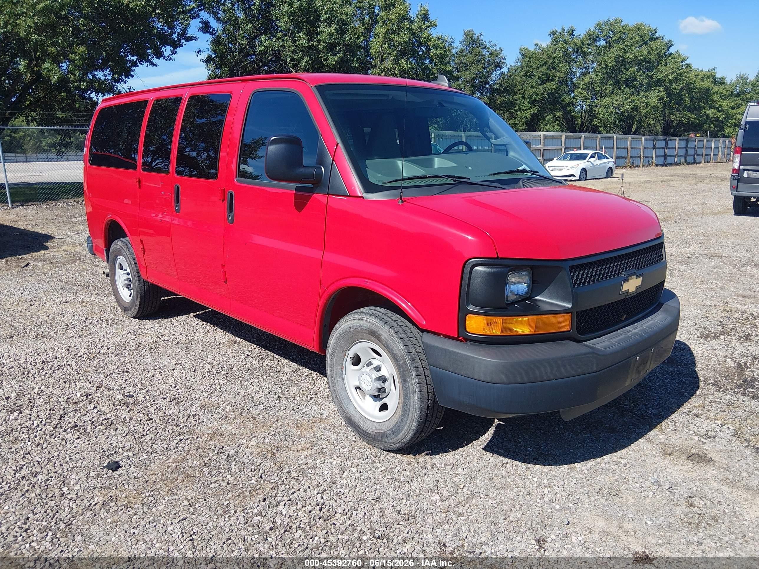 2016 Chevrolet Express Passenger LS, VIN 1GAWGEFG1G1281312 — Normal wear