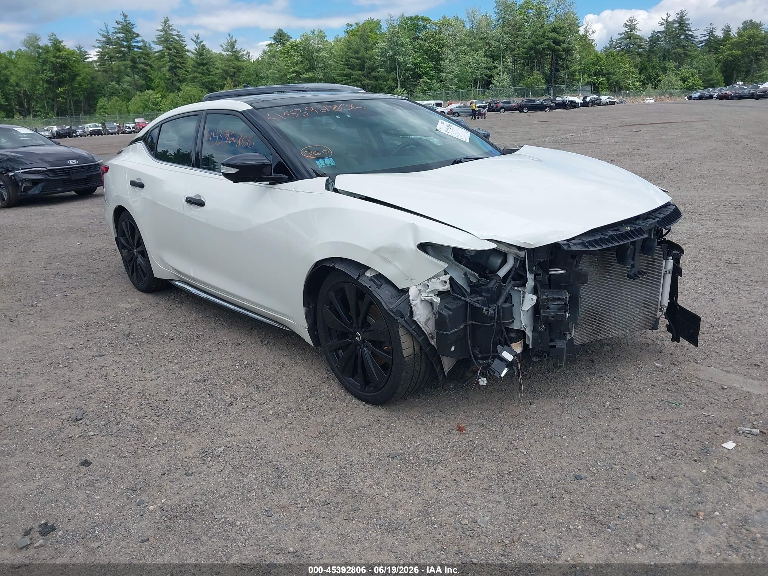 2017 Nissan Maxima SR, VIN 1N4AA6AP5HC454079 — Перед