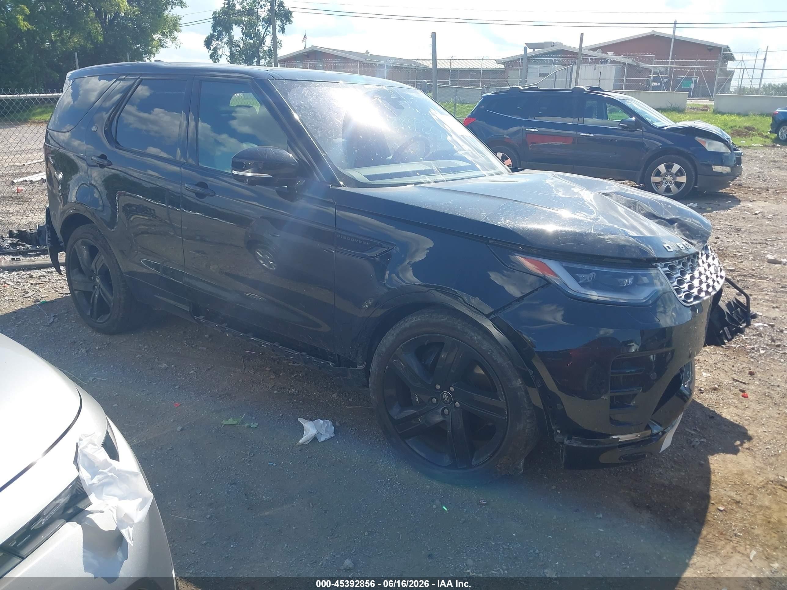 2023 Land Rover Discovery Metropolitan Edition, VIN SALRW4EU8P2479073 — Front end
