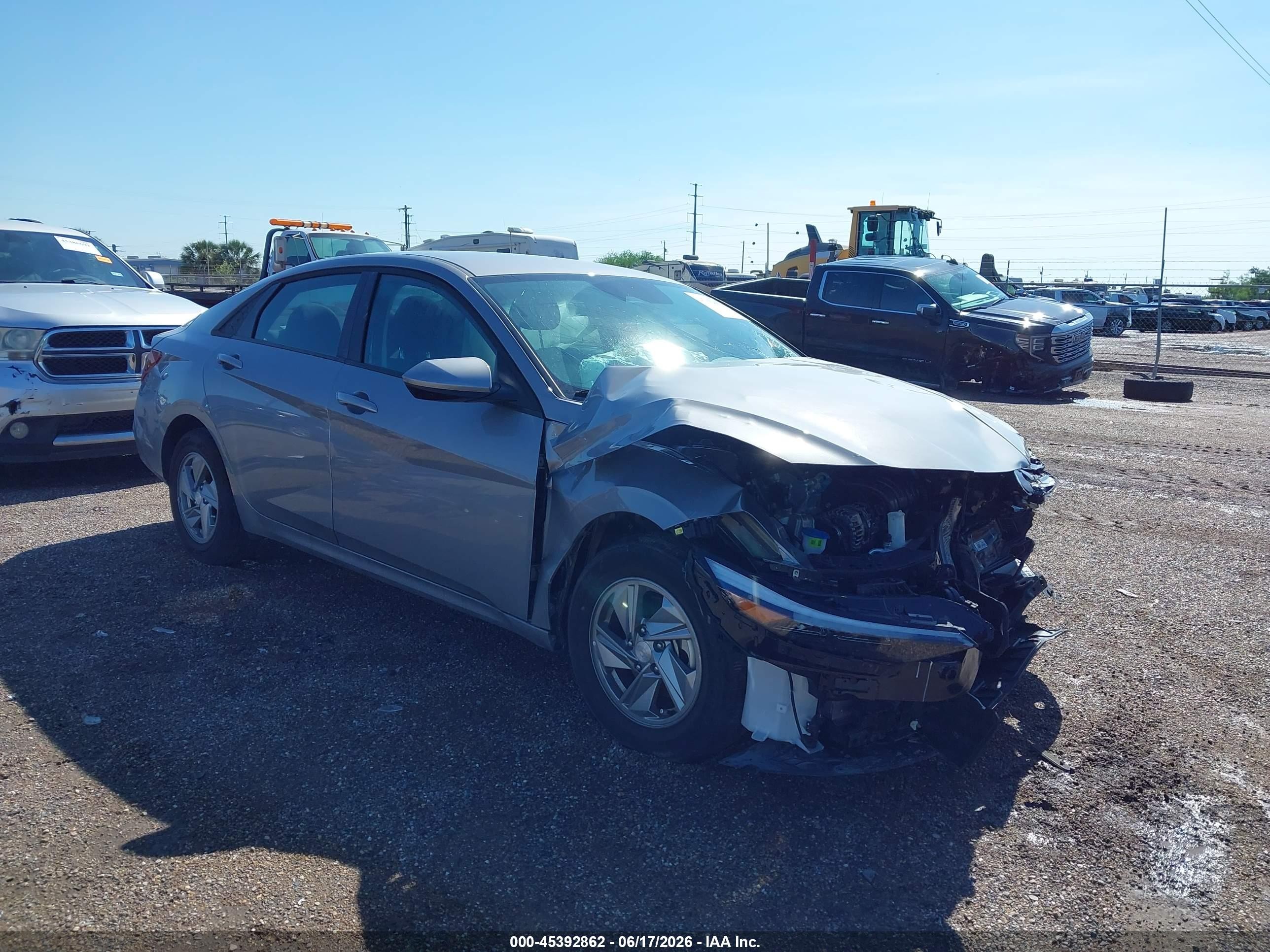 2026 Hyundai Elantra SE, VIN KMHLL4DG2TU149554 — Front end