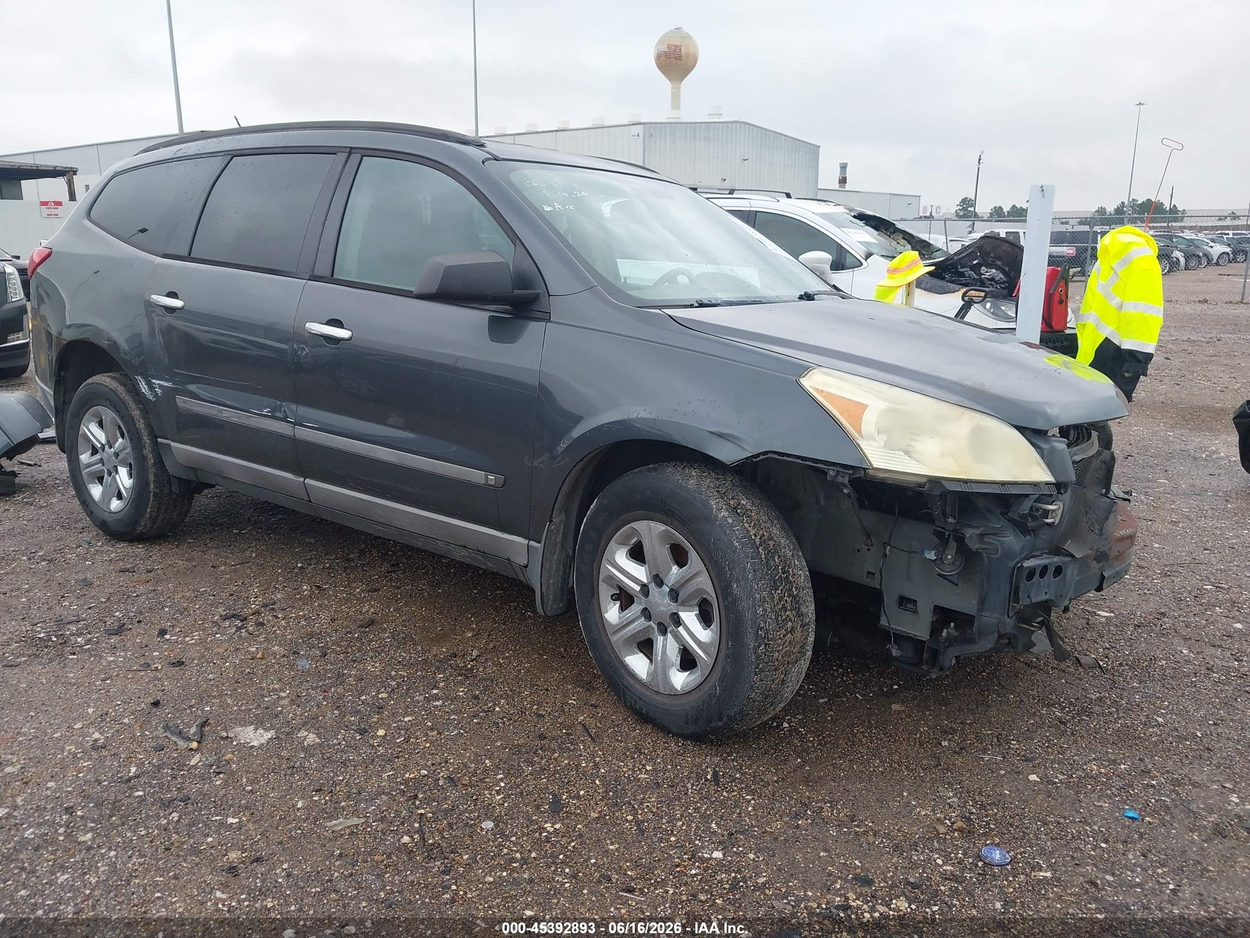 2009 Chevrolet Traverse LS, VIN 1GNER13D69S170243 — Front end