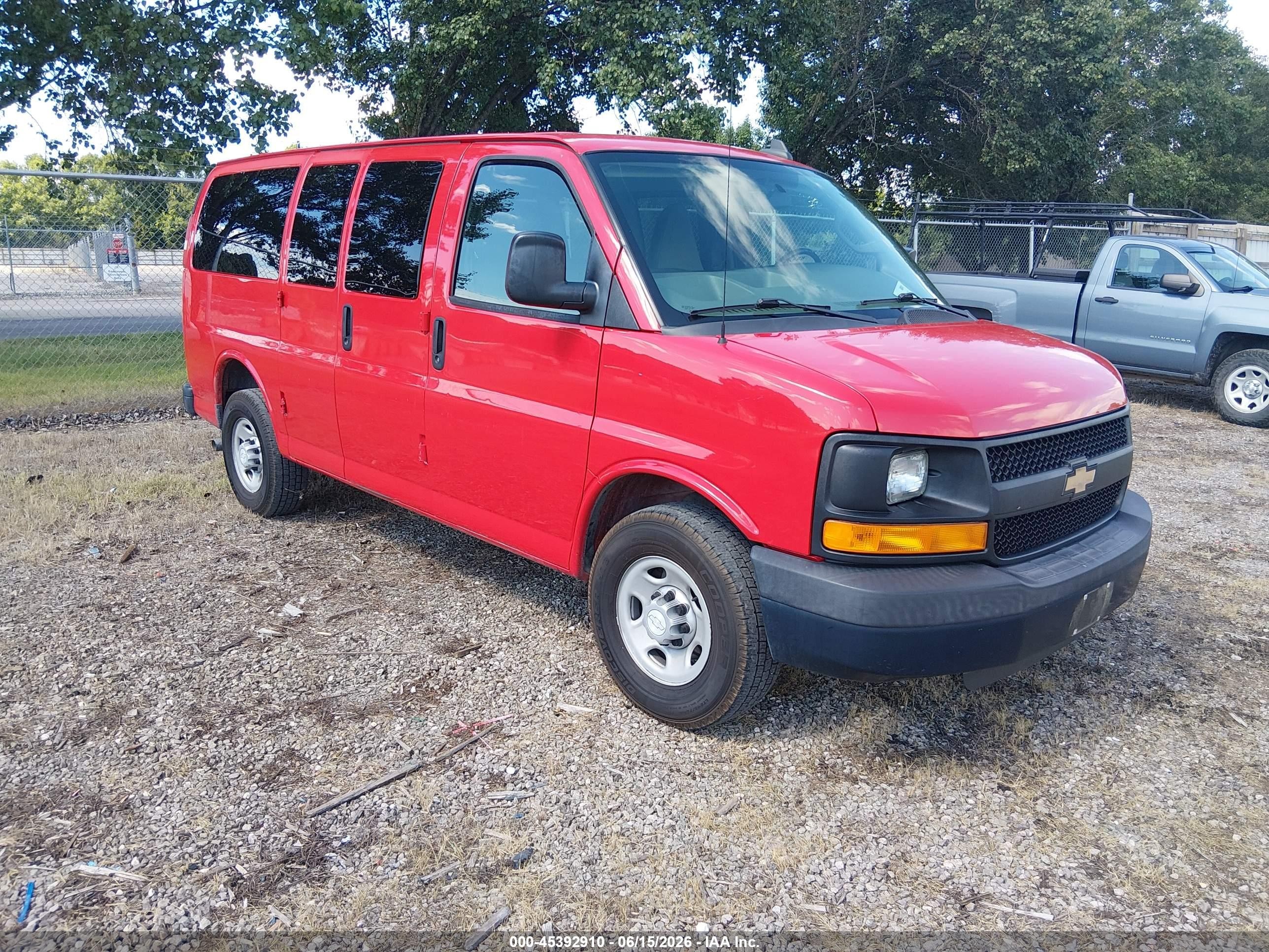 2016 Chevrolet Express Passenger LS, VIN 1GAWGEFG0G1280099 — Normal wear