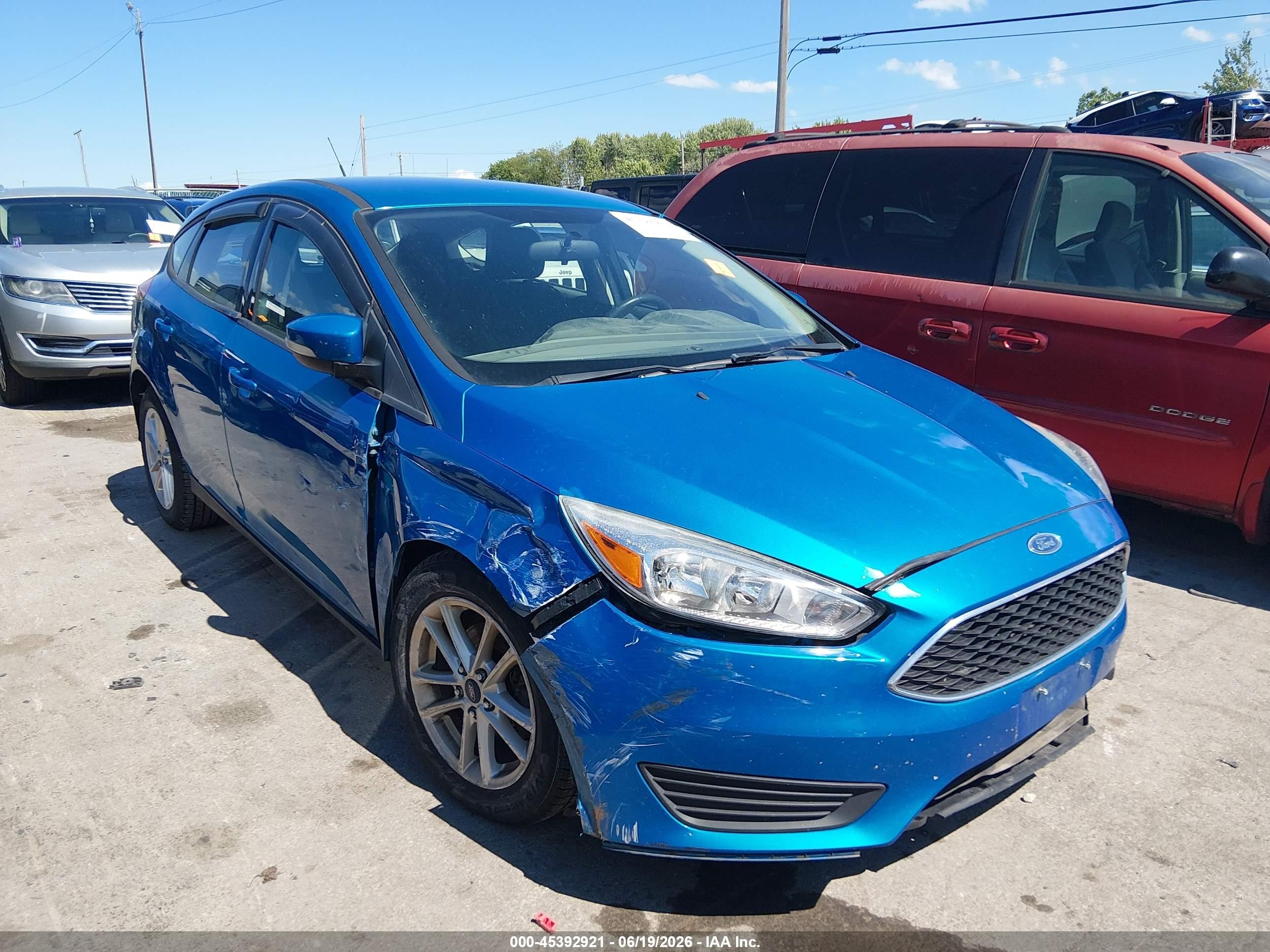 2015 Ford Focus SE, VIN 1FADP3K24FL373682 — Front end